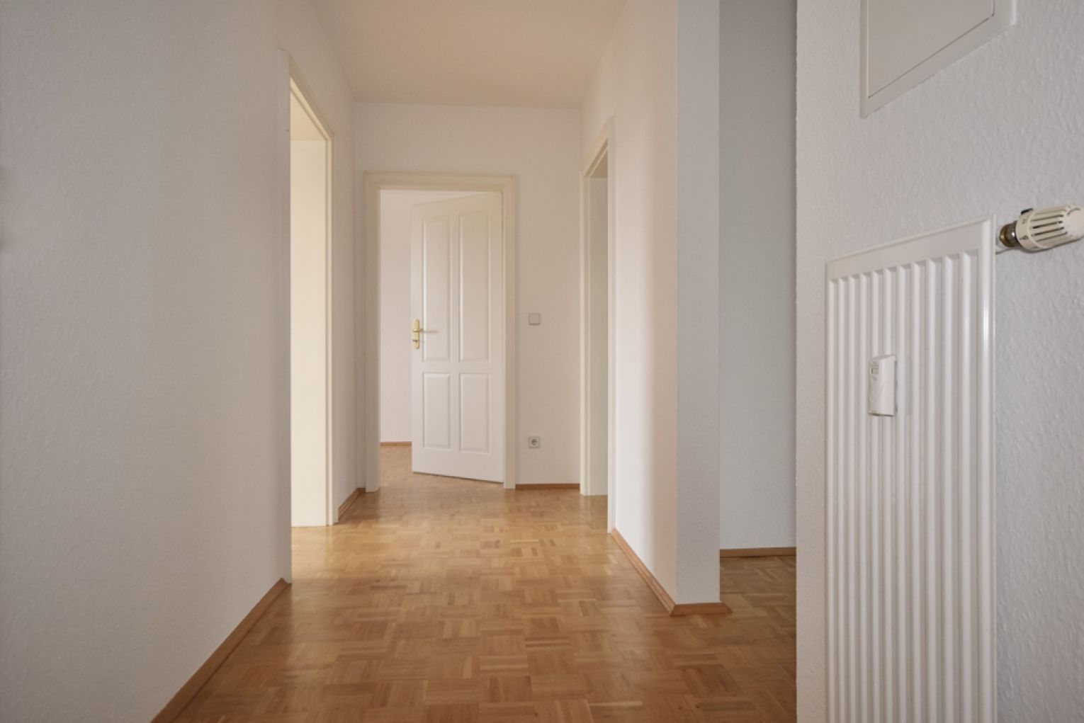 Kaßberg • 3 Zimmer • Balkon • Parkett • Bad mit Wanne • Aufzug • Dachgeschoss-Flair • Anschauen !?