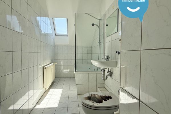 2 Raum • alles NEU • moderner Grundriss • Dachgeschoss • ruhige Lage • Stellplätze • mal anschauen ?