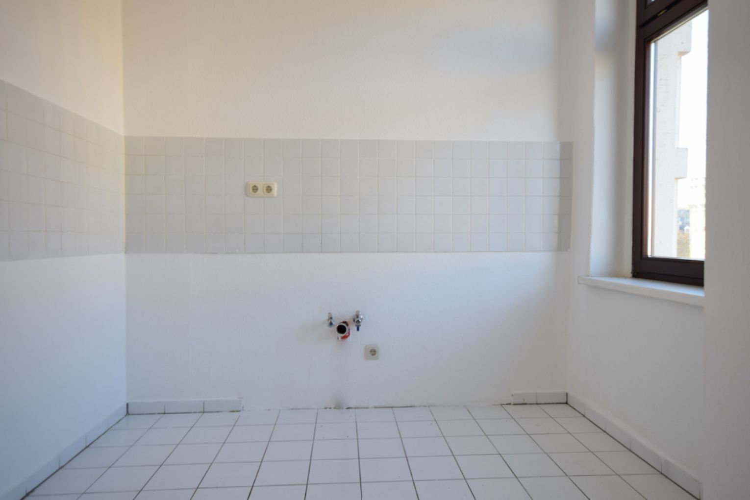Laminat • 3-Raum • Aufzug • Bad mit Wanne • Schloß-Chemnitz • zentrumsnah • jetzt anschauen!