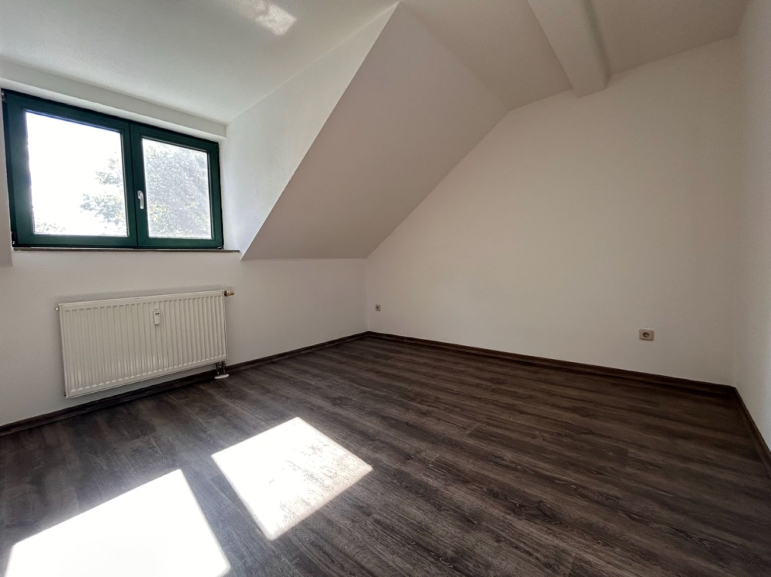 2-Zimmer Wohnung • Kaßberg • Wanne • Chemnitz • Dachgeschoss • Singlewohnung • Mieten!!