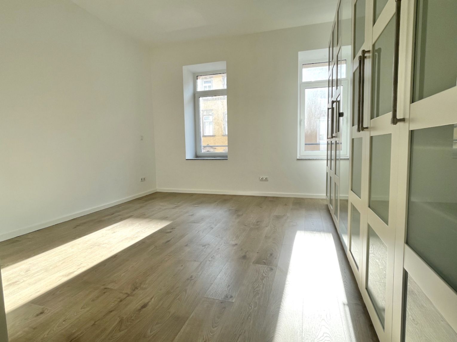 4-Raum • moderne offene Küche • großer Balkon • 2 Bäder mit Wanne+Dusche • Grillplatz • Stellplatz