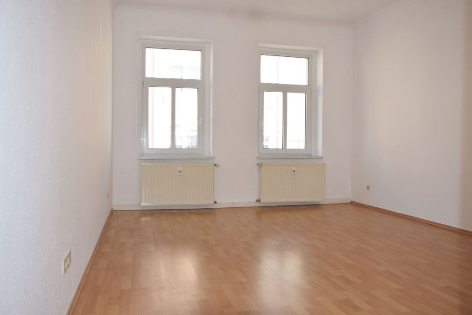 3 Zimmer • Laminat • Bad mit Wanne • Gartenmitbenutzung • Limbach-Oberfrohna • schnell Termin machen
