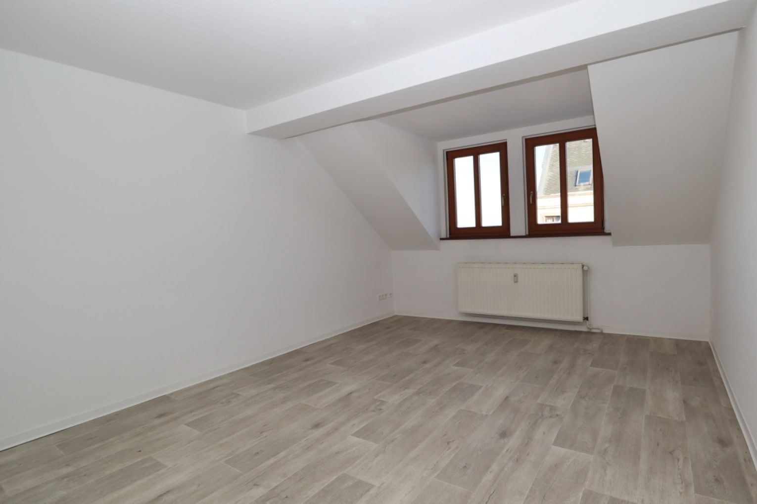 2 Raum Wohnung • Dachgeschoss • Wanne • Sonnenberg • LED-Spiegel • jetzt Mieten!