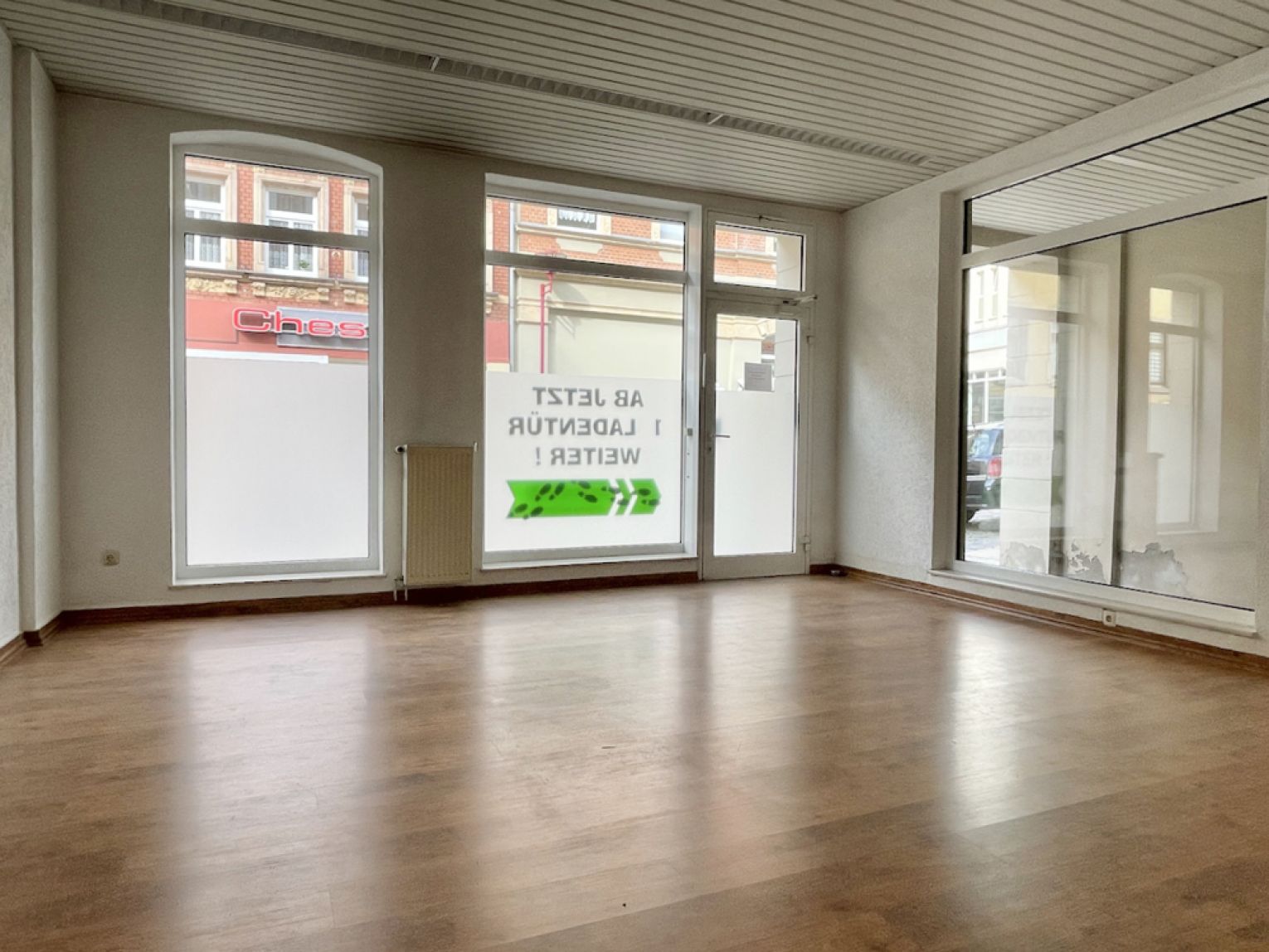 Wohnen und Gewerbe • solide Basis • DG zum Selbstausbau • 3 Wohnungen • Büro im Erdgeschoss • Passt!