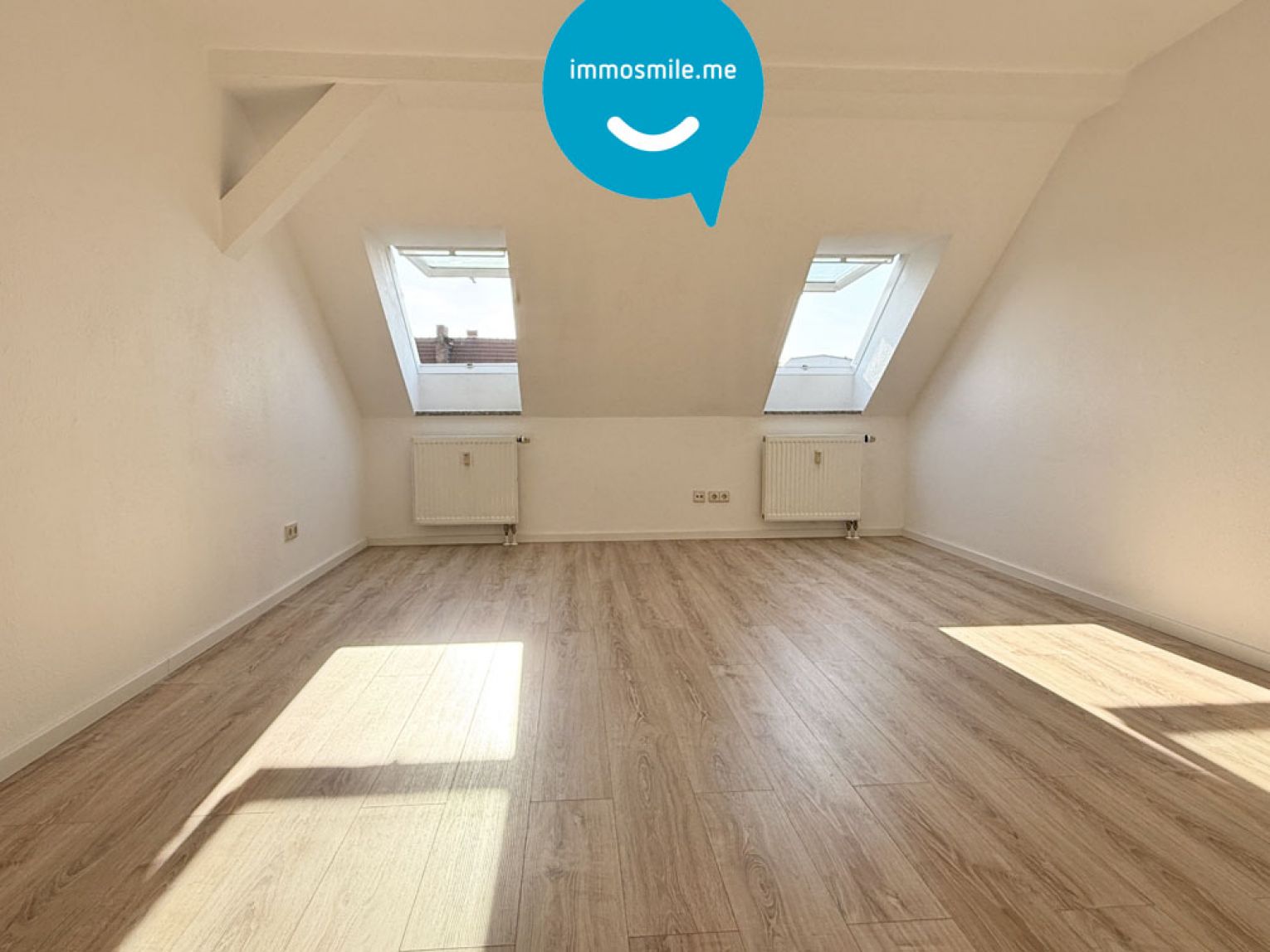 3 Zimmer • Kassberg • Balkon • schickes Laminat • Bad mit Wanne • Dachgeschoss • mal Anschauen !?