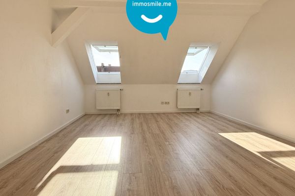 3 Zimmer • Kassberg • Balkon • schickes Laminat • Bad mit Wanne • Dachgeschoss • mal Anschauen !?