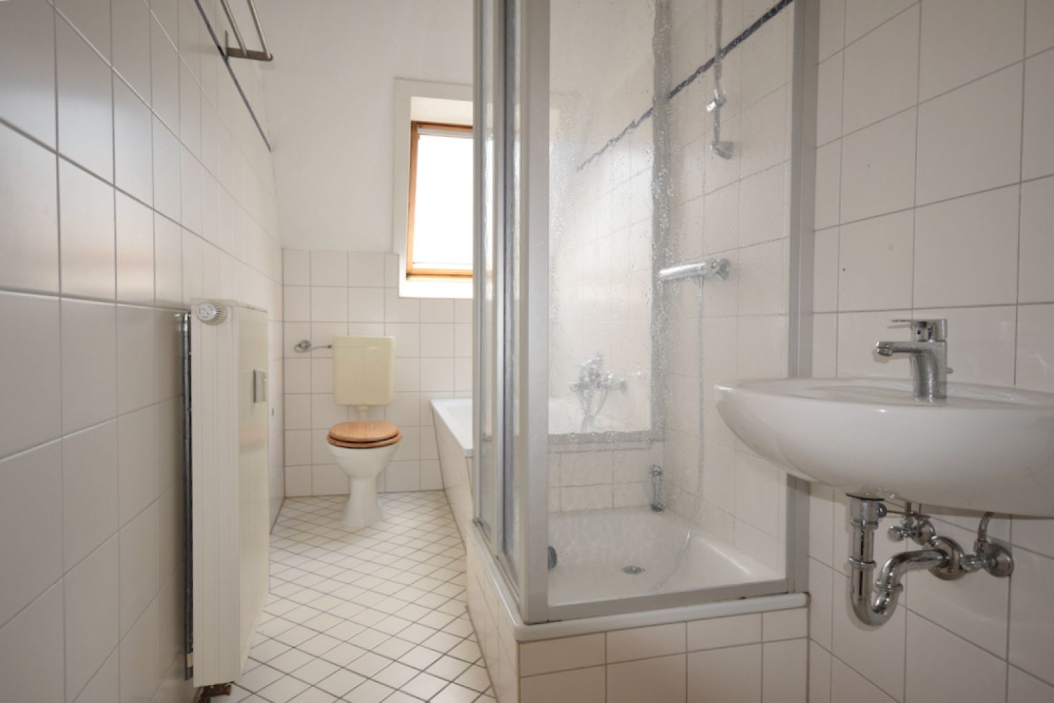 Jugendstil • 3,5 Zimmer • Einbauküche • Balkon • Tageslichbad mit Wanne+Dusche • sanierter Altbau