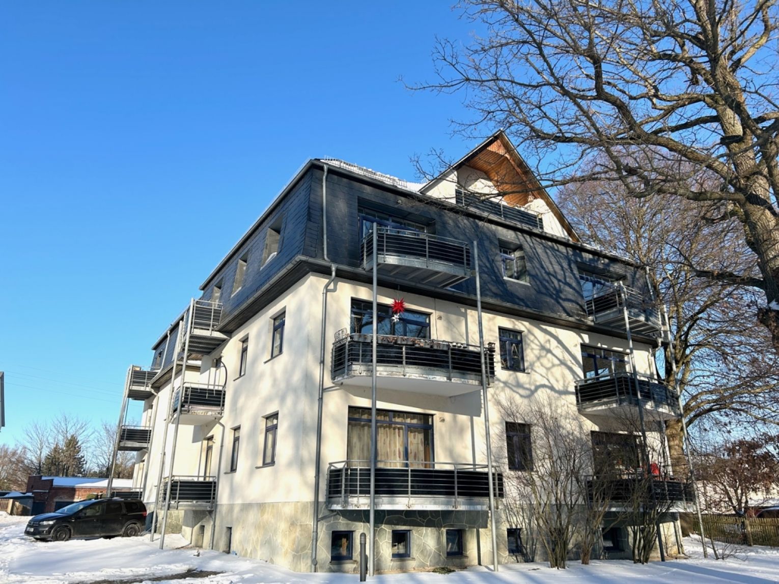 Neukirchen • am Wasserschloss • 2-Zimmer • mit Balkon • Stellplatz • alles NEU • jetzt MIETEN