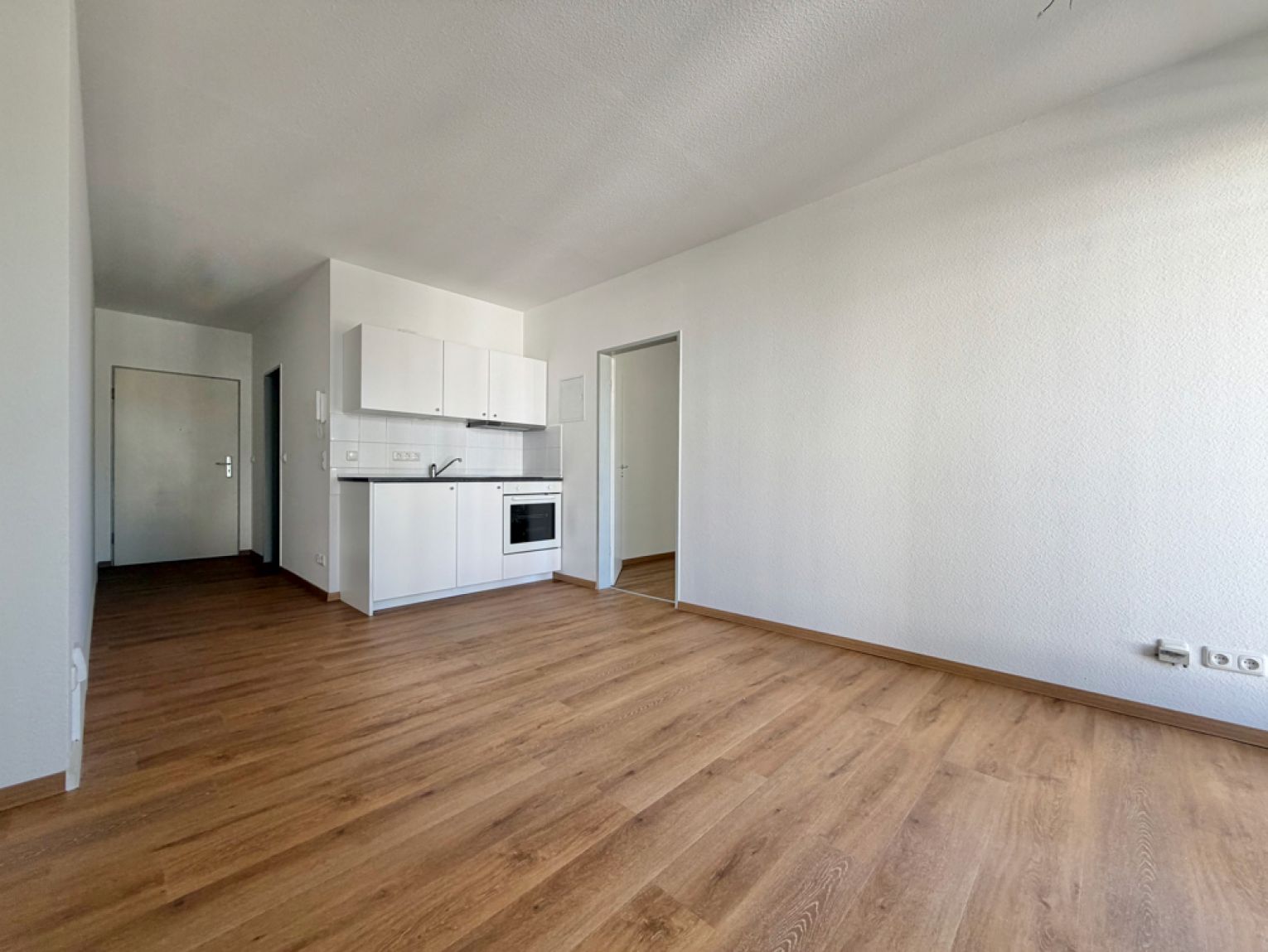 mit Balkon • Einbauküche • neu saniert • zur Miete • 2 Zimmer • in Chemnitz • nähe zur Universität!