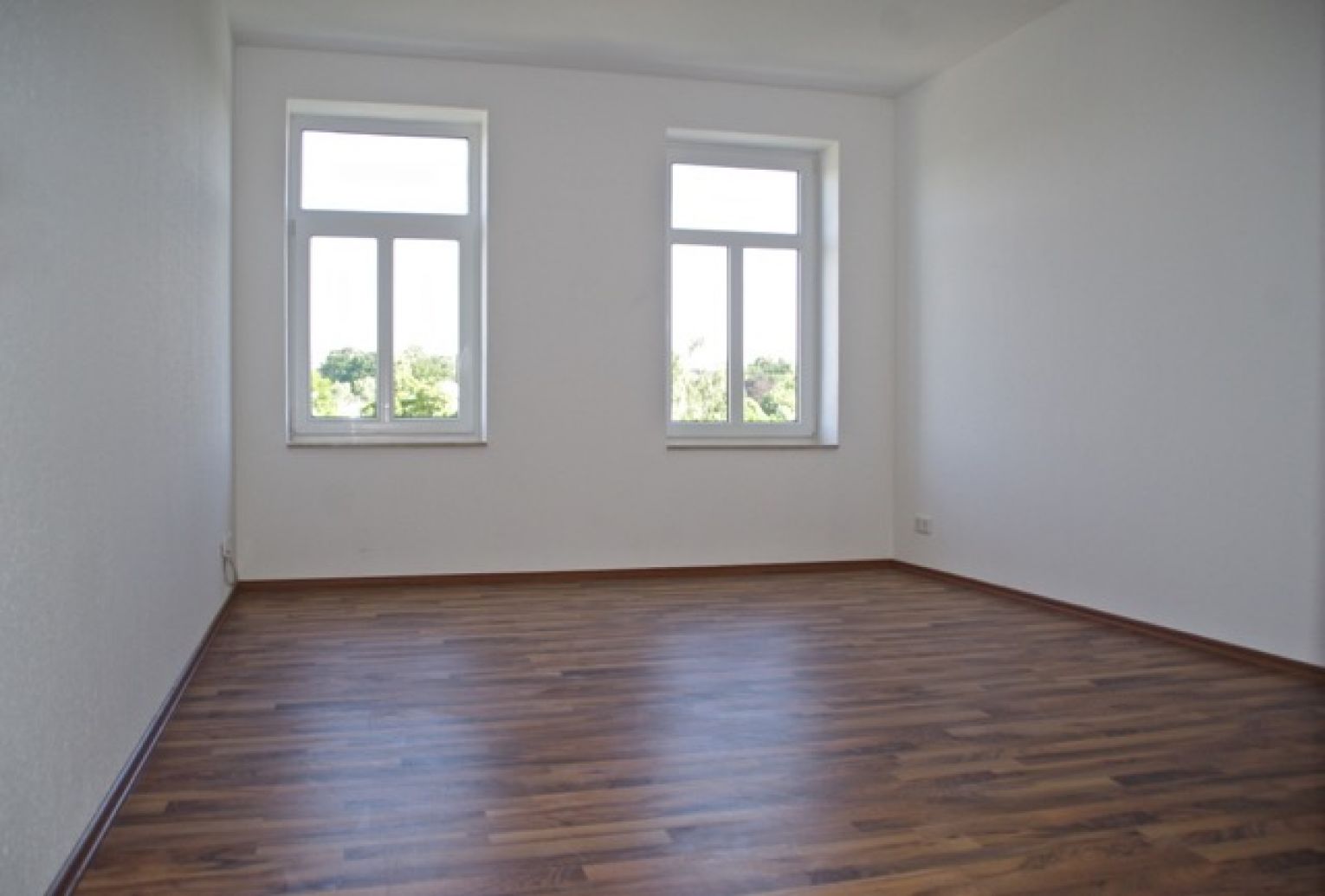 3-Zimmer • Dachgeschoss • Fussbodenheizung • Laminat • Stellplatz • Kaßberg • gleich anschauen?
