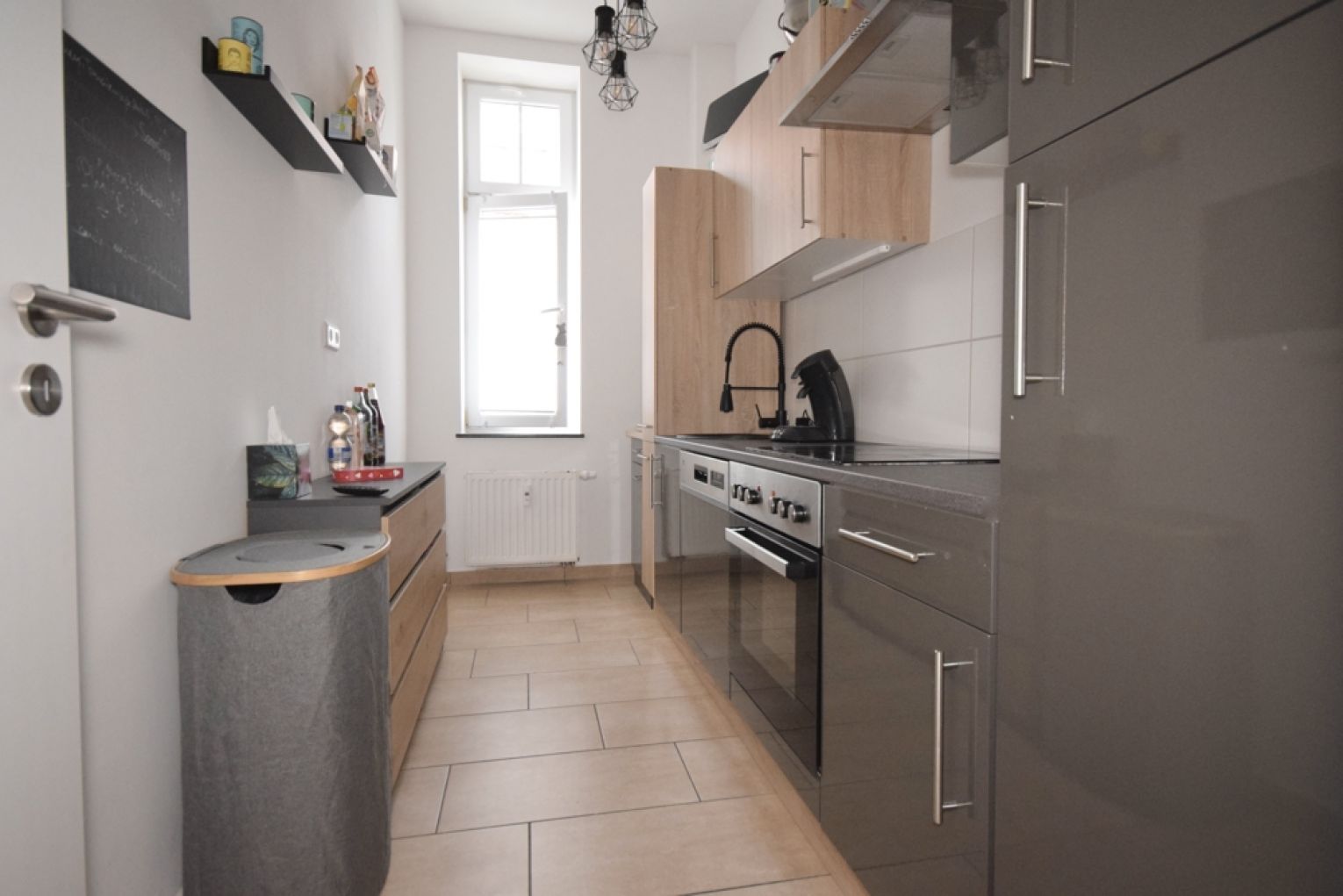 Ebersdorf • 2 Zimmer • Sonnenbalkon • Bad mit Wanne und Dusche • Stellplatz • Aufzug • TOP 