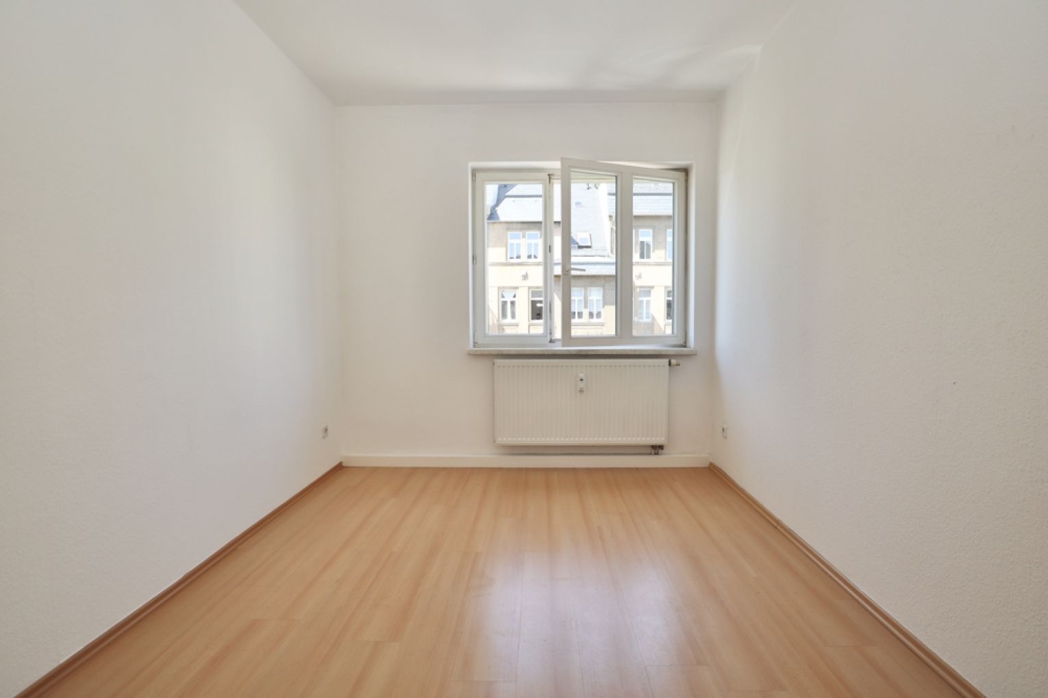 2-Raum Wohnung • Uni-Campus • Balkon • zentrale Lage • in Chemnitz • große Küche • jetzt anrufen 
