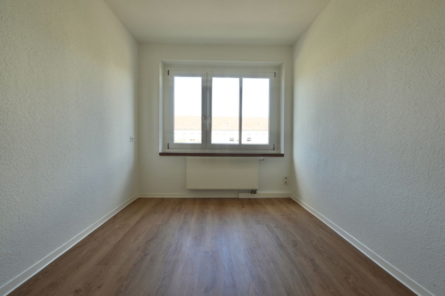 3 Zimmer • zur Miete • mit Balkon • Einbauküche • im Lutherviertel • in Chemnitz • schnell sein!