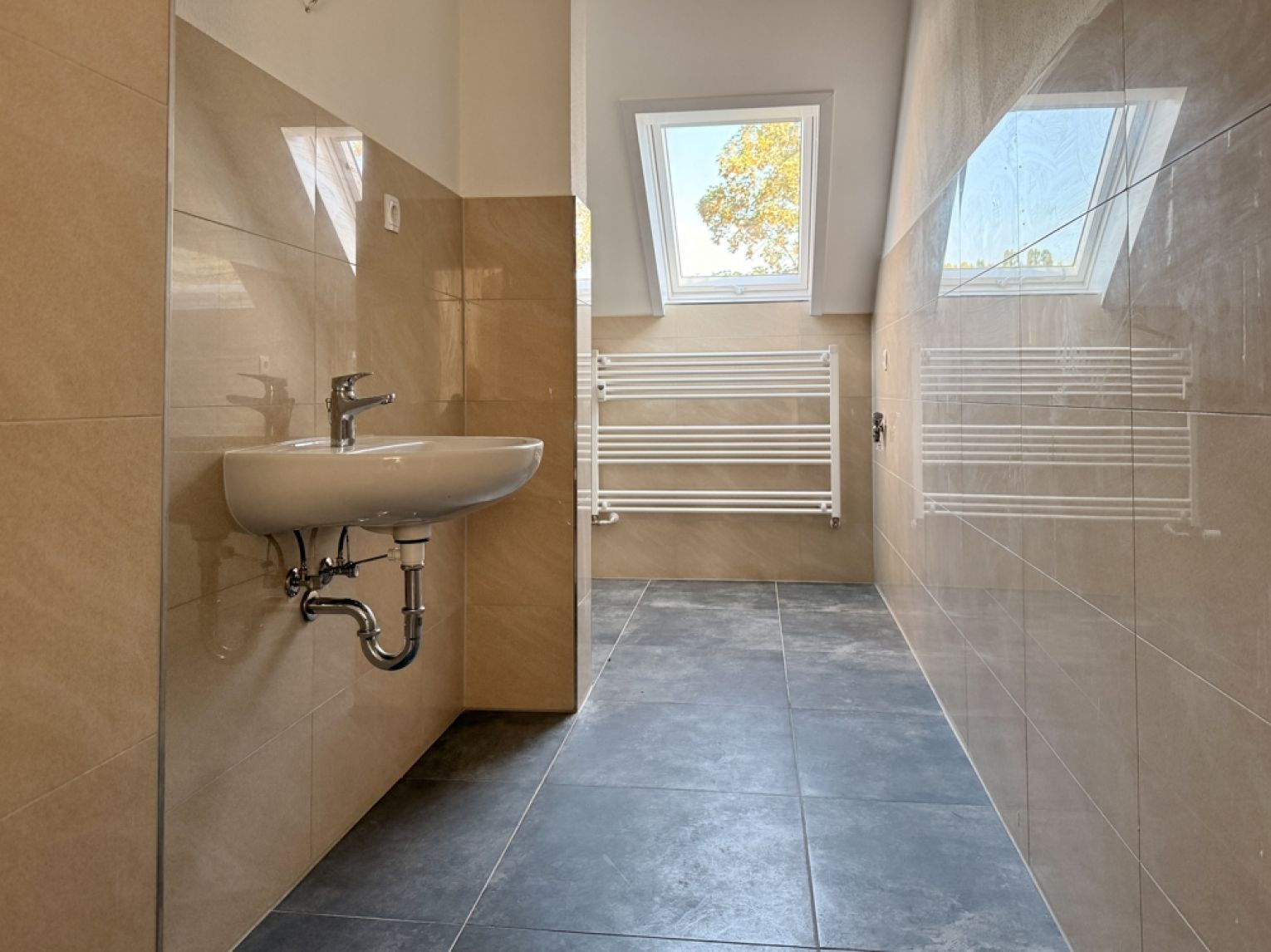 Alles Neu! • 4 Zimmer • offene Küche • Tageslichtbad mit Wanne • Gäste WC • zentrumsnahe Lage