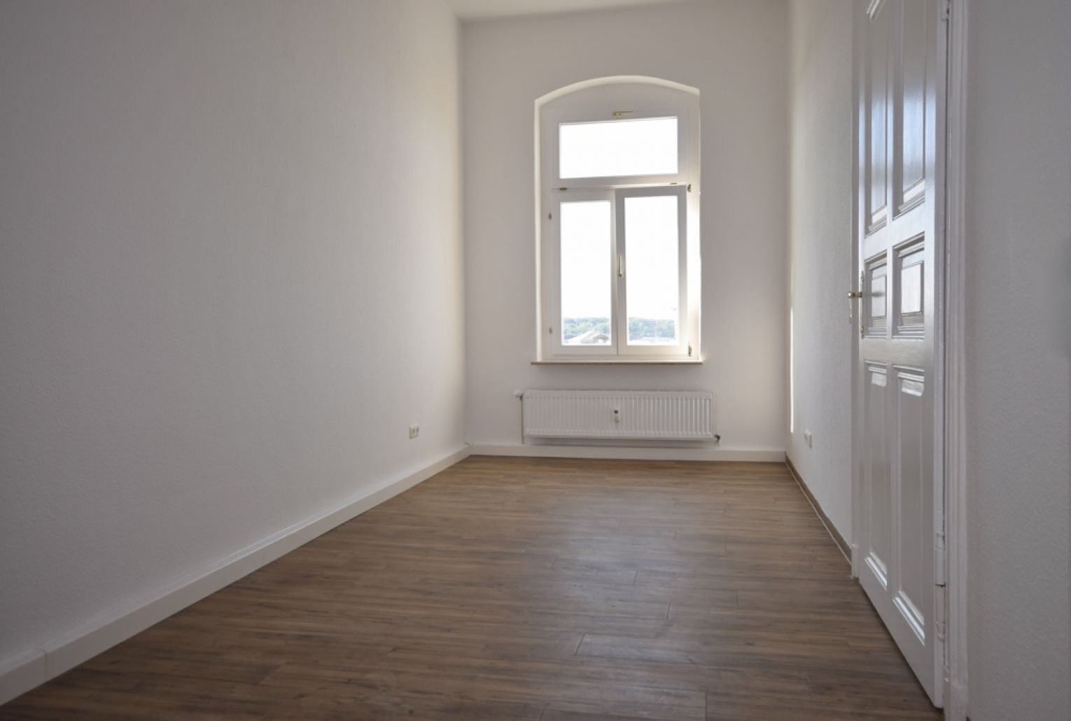 TOP WOHNGEFÜHL • 4-Zimmer • Bad mit Wanne & Dusche • große Portaltüren • unbedingt Anschauen !