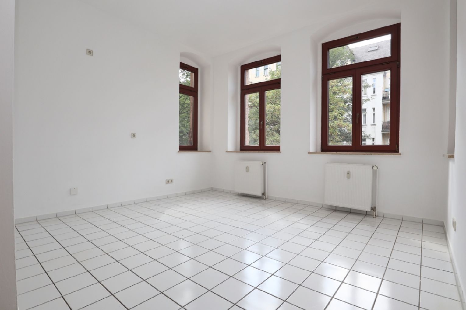 3-Raum Wohnung • 2 Bäder • Parkettboden • Kaßberg • zur Miete • große Räume • besichtigen