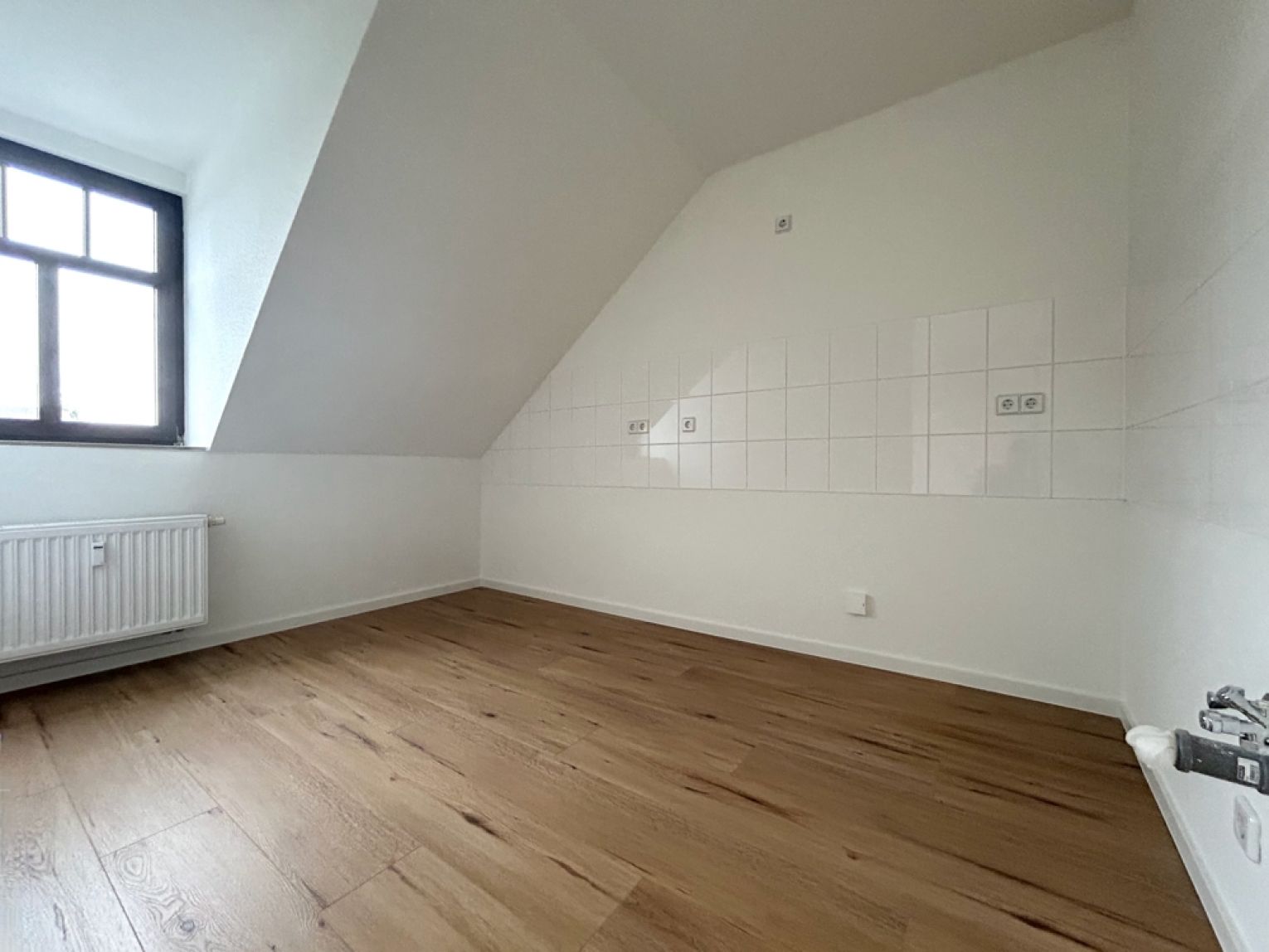 Dachgeschoss • 2-Raum • Wanne • in Chemnitz •  Maisonette • mal was anderes • jetzt MIETEN