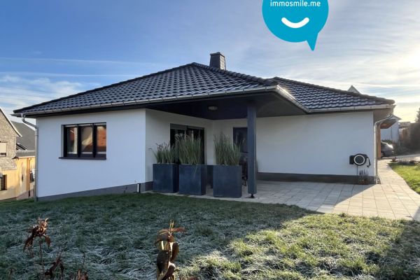 Bungalowstil • Neubau • 5 Zimmer • Garten/Terrasse • Kamin • EBK • Carport • Falken/Callenberg