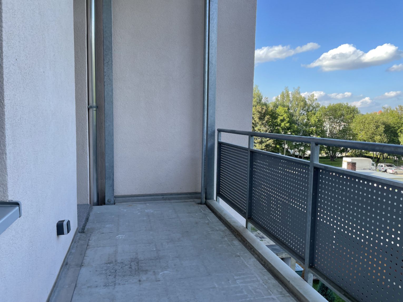 4-Raum • moderne offene Küche • großer Balkon • 2 Bäder mit Wanne+Dusche • Grillplatz • Stellplatz