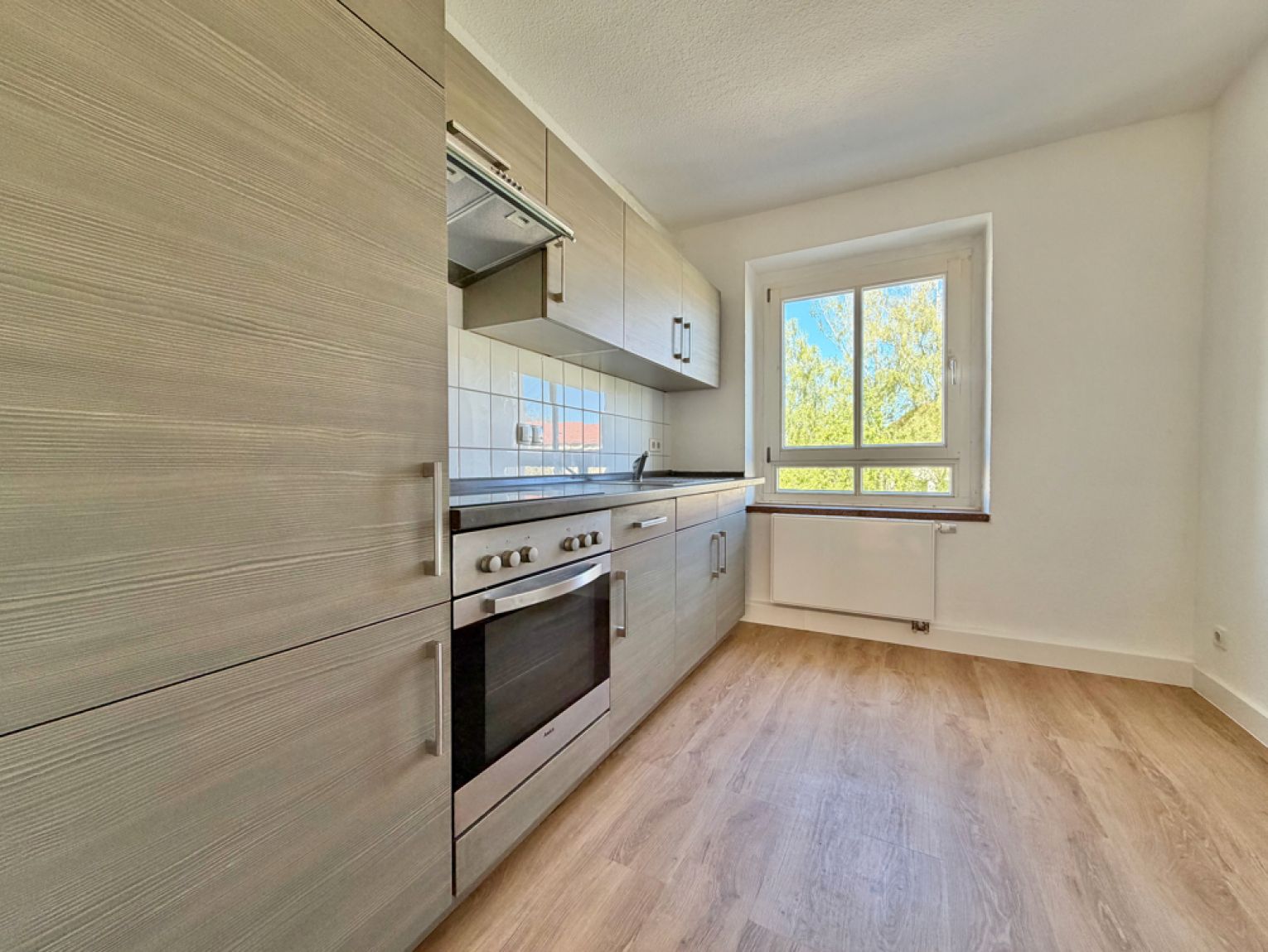3 Zimmer • zur Miete • mit Balkon • Einbauküche • im Lutherviertel • in Chemnitz • schnell sein!