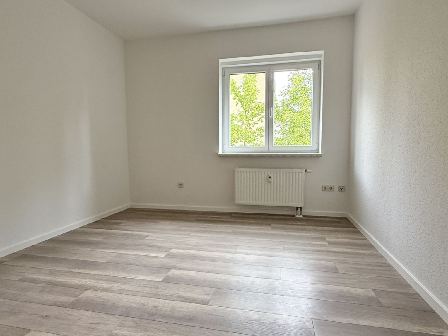 4-Raum Wohnung • Heimgarten • 1.Etage • Bad mit Wanne und Fenster • Balkon • schnell zugreifen