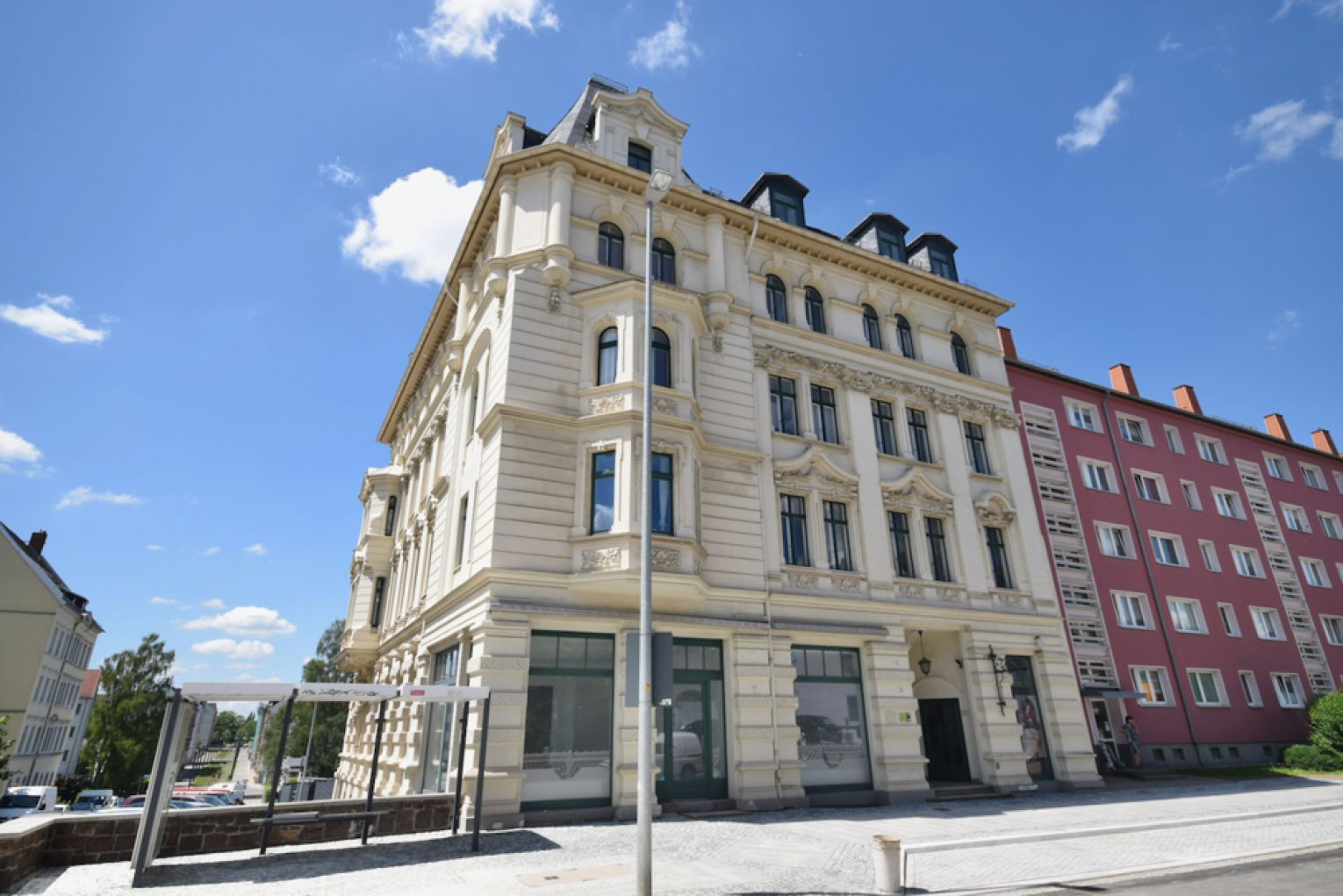 Jugendstil • 3,5 Zimmer • Einbauküche • Balkon • Tageslichbad mit Wanne+Dusche • sanierter Altbau