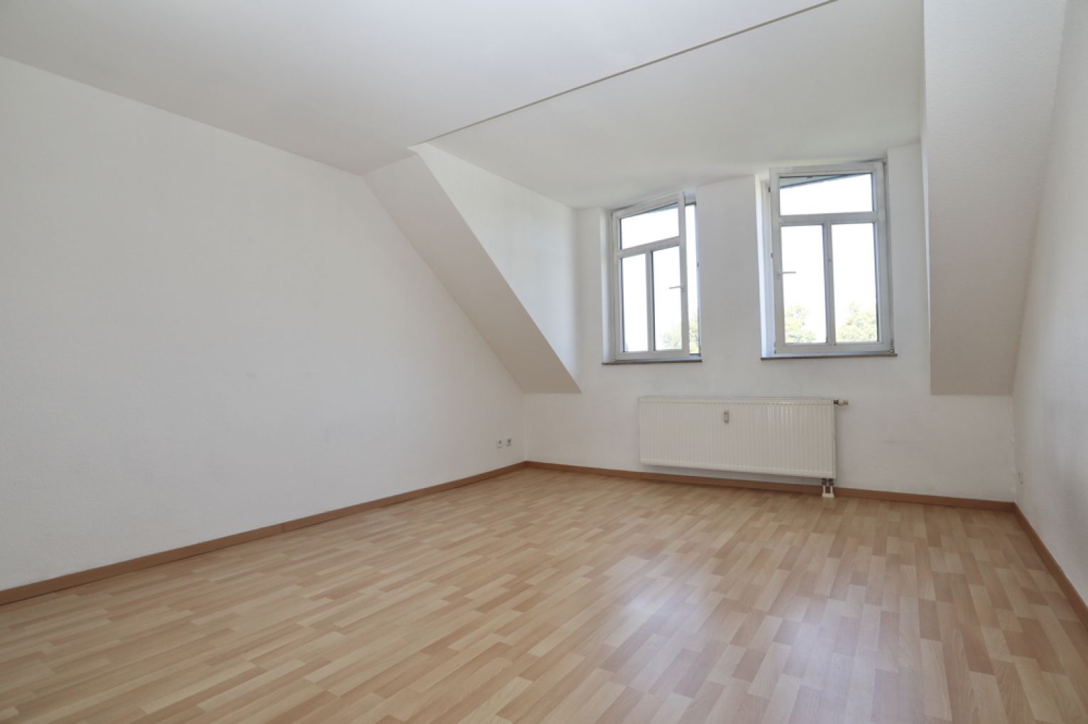 Dachgeschoss • Chemnitz • 2-Raum Wohnung • Schloßchemnitz • Südbalkon • Einbauküche • jetzt anrufen