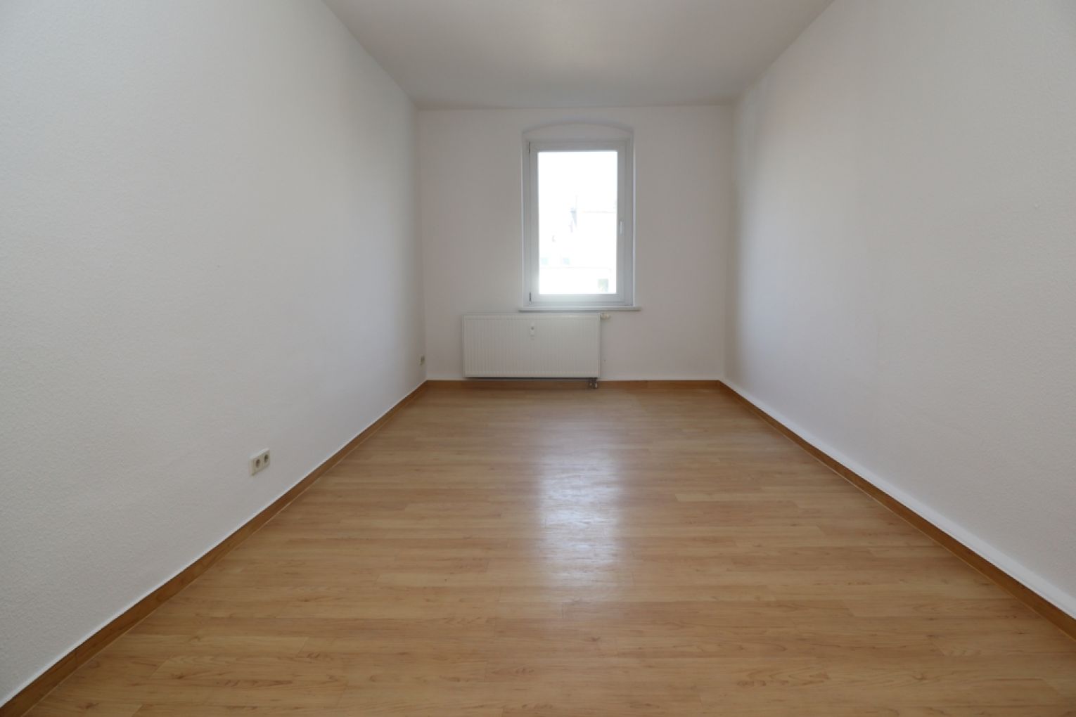 2 Raum Wohnung • Tageslichtbad •  Einbauküche • in Chemnitz •  jetzt MIETEN