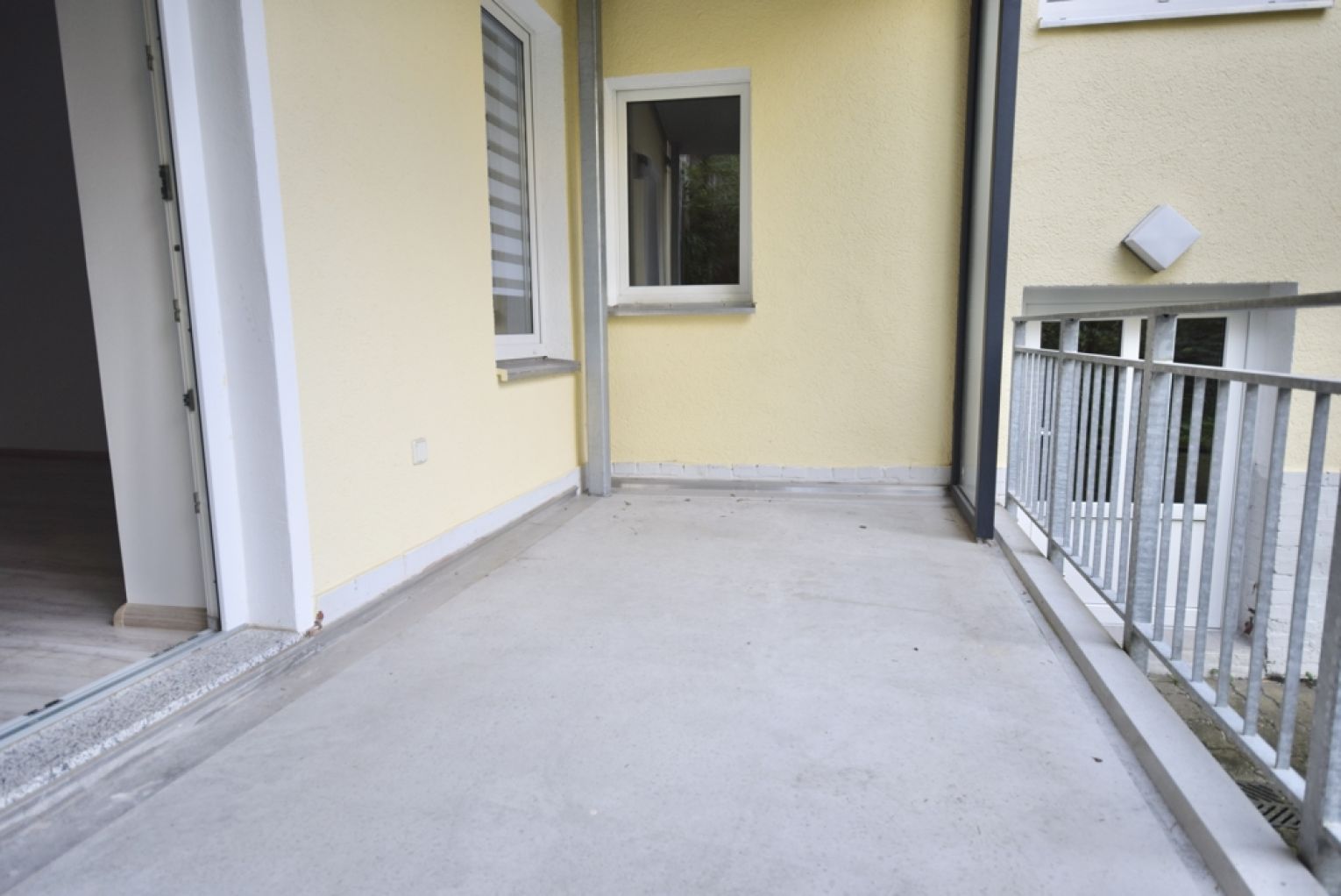 2-Raum • Balkon • Einbauküche • Fussbodenheizung • Wanne+Dusche • SmartHome-APP • TOP-Bad • MIeten?