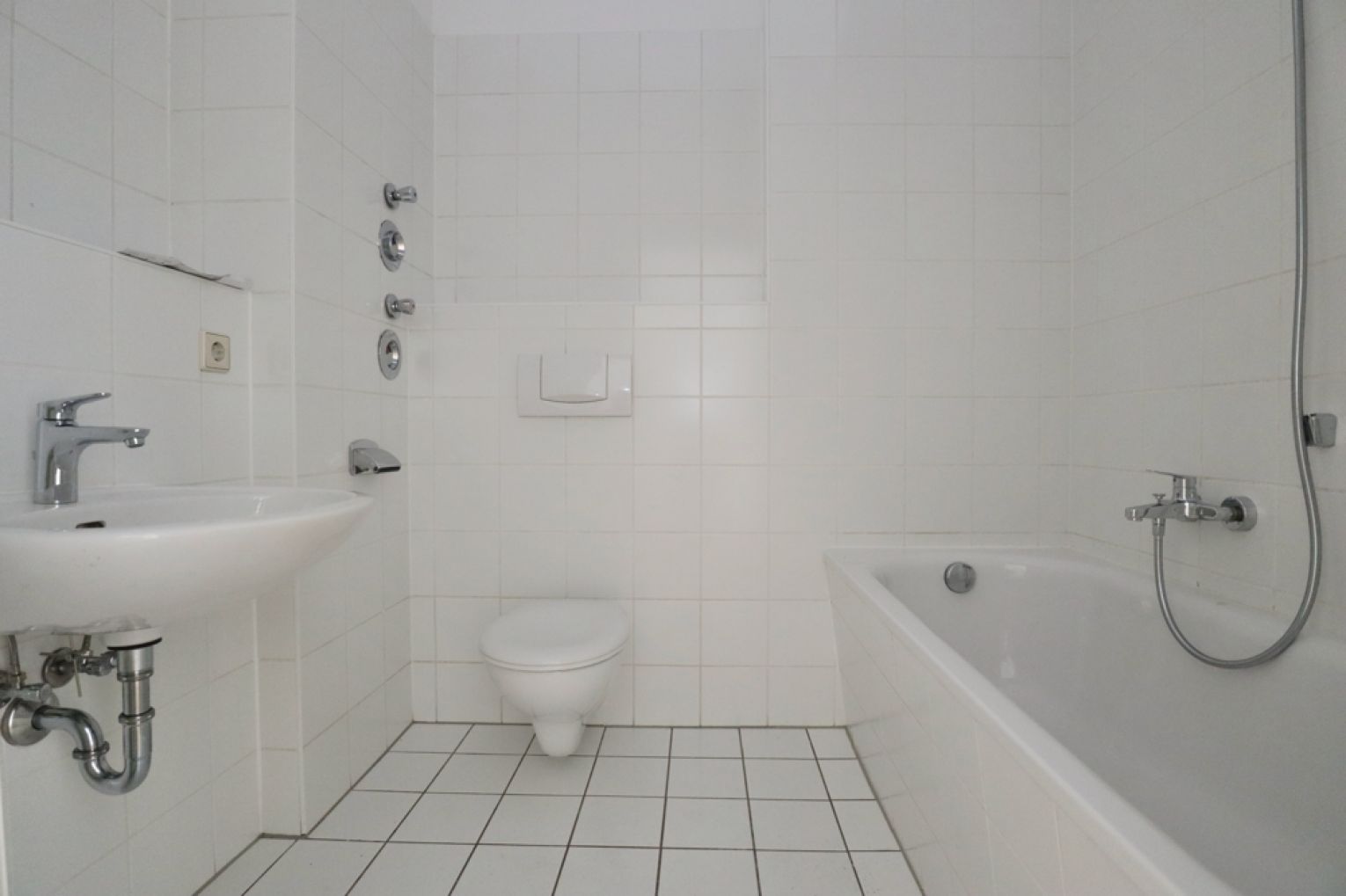 3-Raum Wohnung • 2 Bäder • Parkettboden • Kaßberg • zur Miete • große Räume • besichtigen