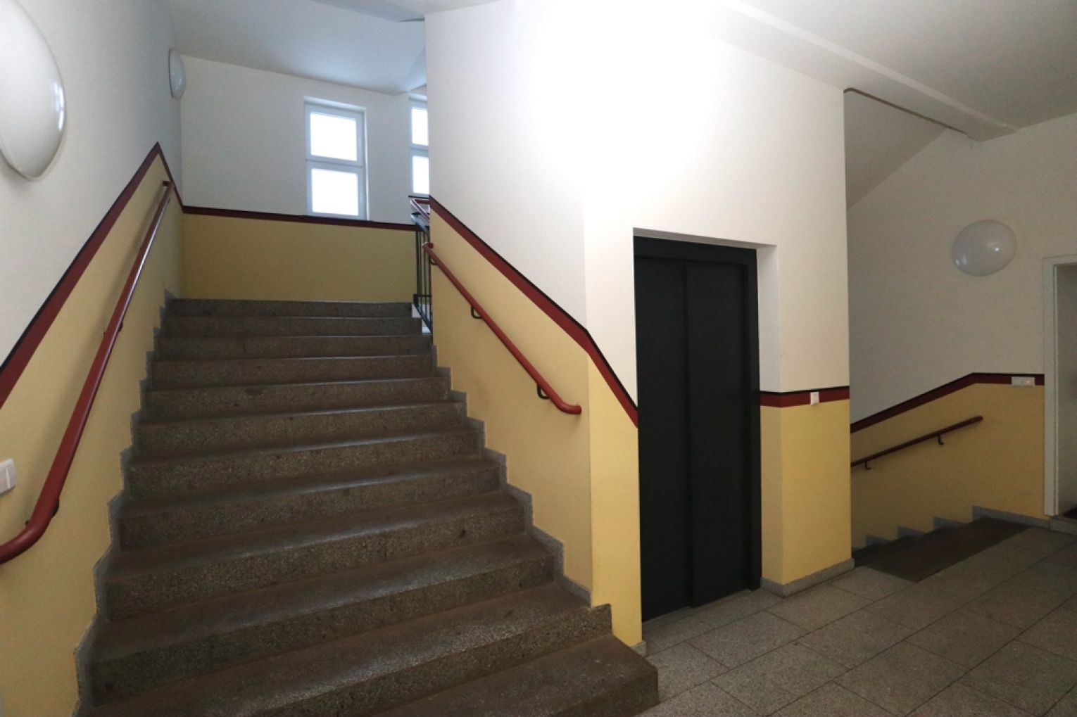 Ebersdorf • Balkon • Bad mit Wanne und Dusche • Stellplatz • Aufzug • vermietet • Anlageobjekt