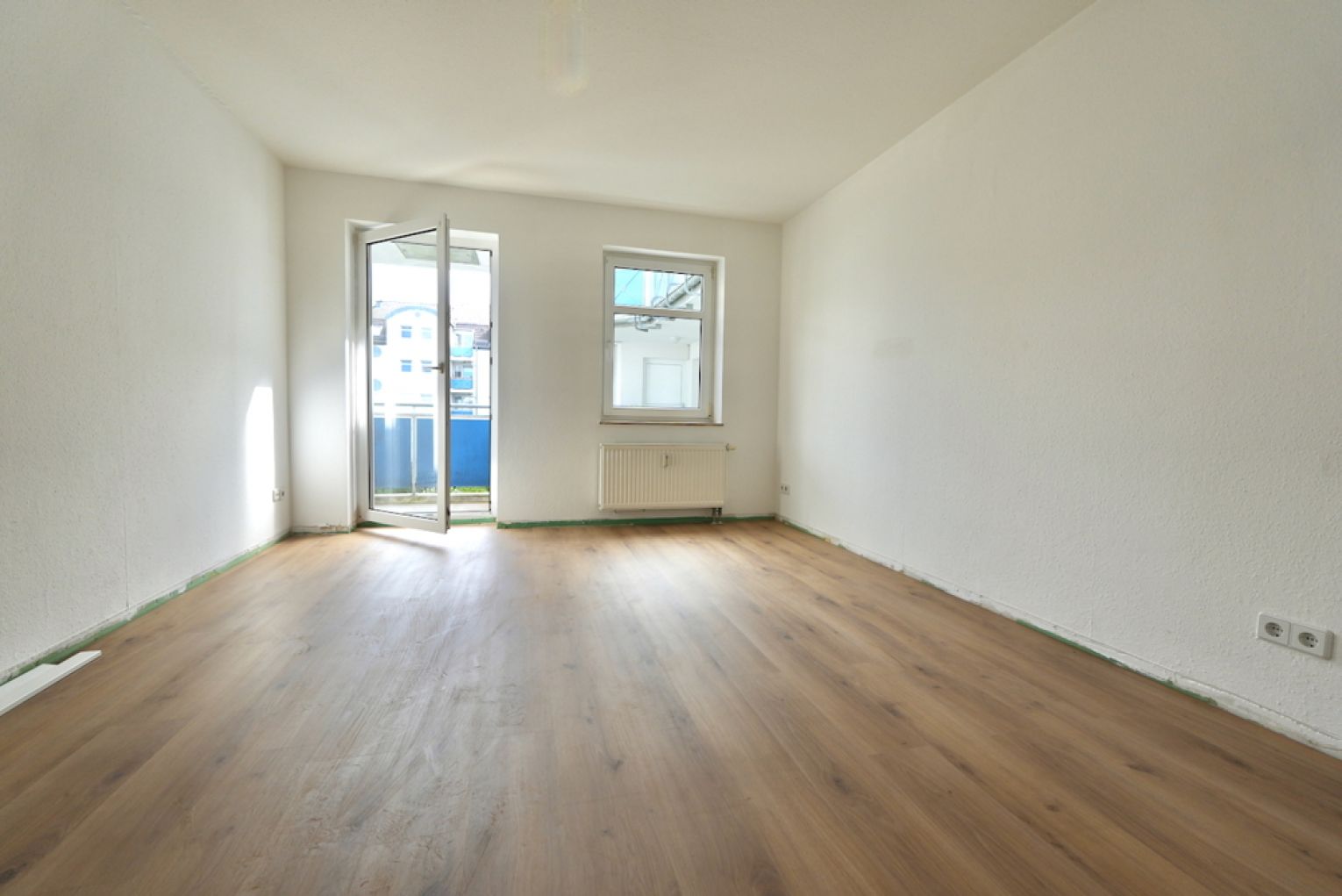 2 Zimmer • Schloßchemnitz • mit Aufzug • Einbauküche • Balkon • zur Miete • ab sofort frei •