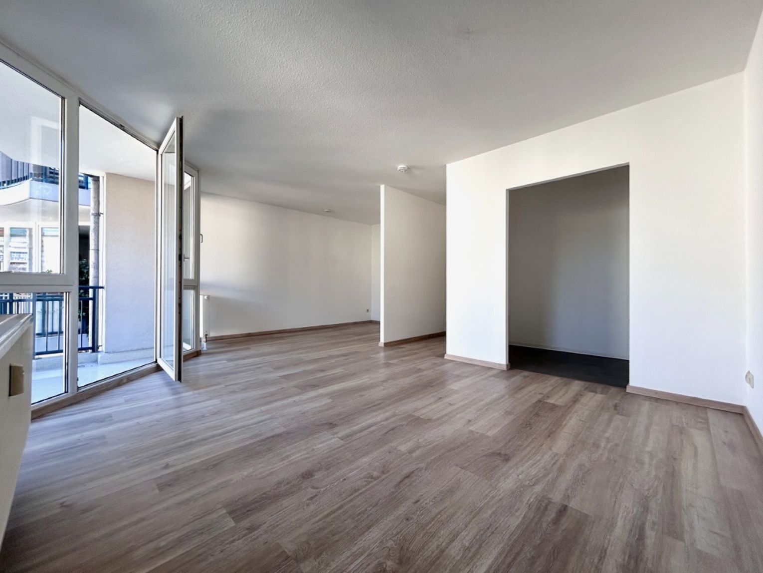 1 Zimmer • Balkon • Einbauschrank • Aufzug • Tiefgarage • Kaßberg • schnell sein lohnt sich