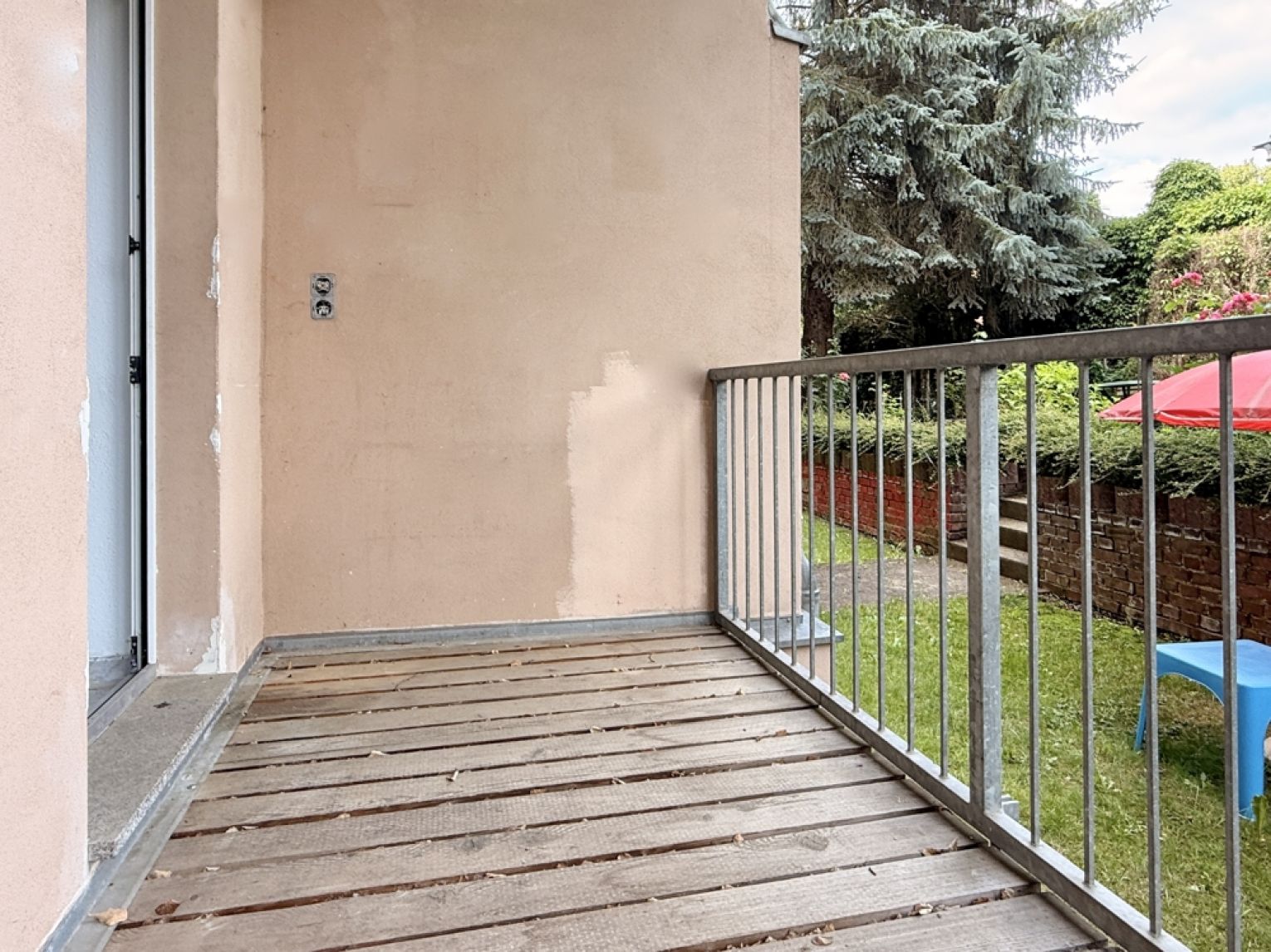 Kaßberg • 2 Raum Hochparterre • Wanne • Balkon • schickes Laminat • Wohnküche • TOP!