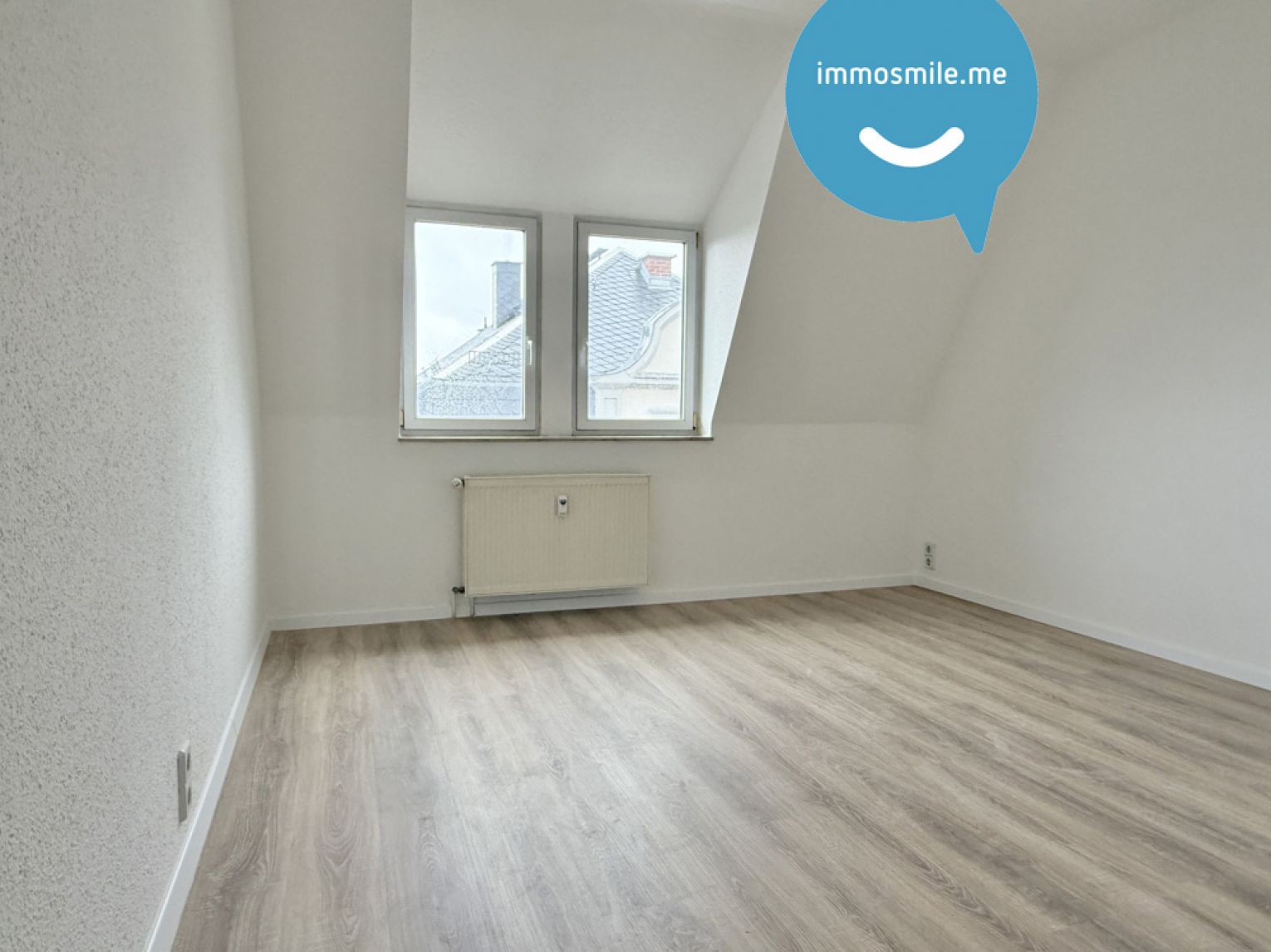 3-Raum • Dachgeschoss • schöner Grundriss • Bad mit Wanne • modernes Laminat • gepflegtes Haus