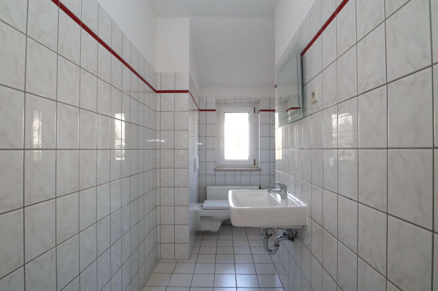 3-Zimmer Wohnung • in Ebersdorf • saniert • Dusche und Wanne • ruhige Lage •
