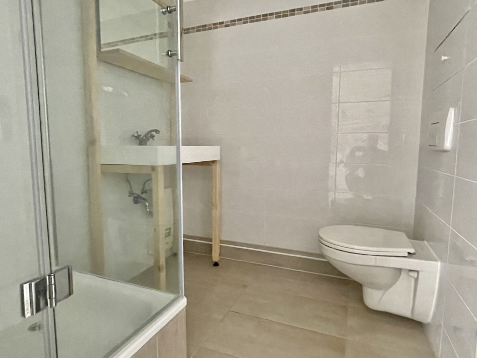 modernes 1,5-Raum Apartment • Bad mit Dusche • Single-Küche • LED Deckenspots • Zentrumsnah • TOP