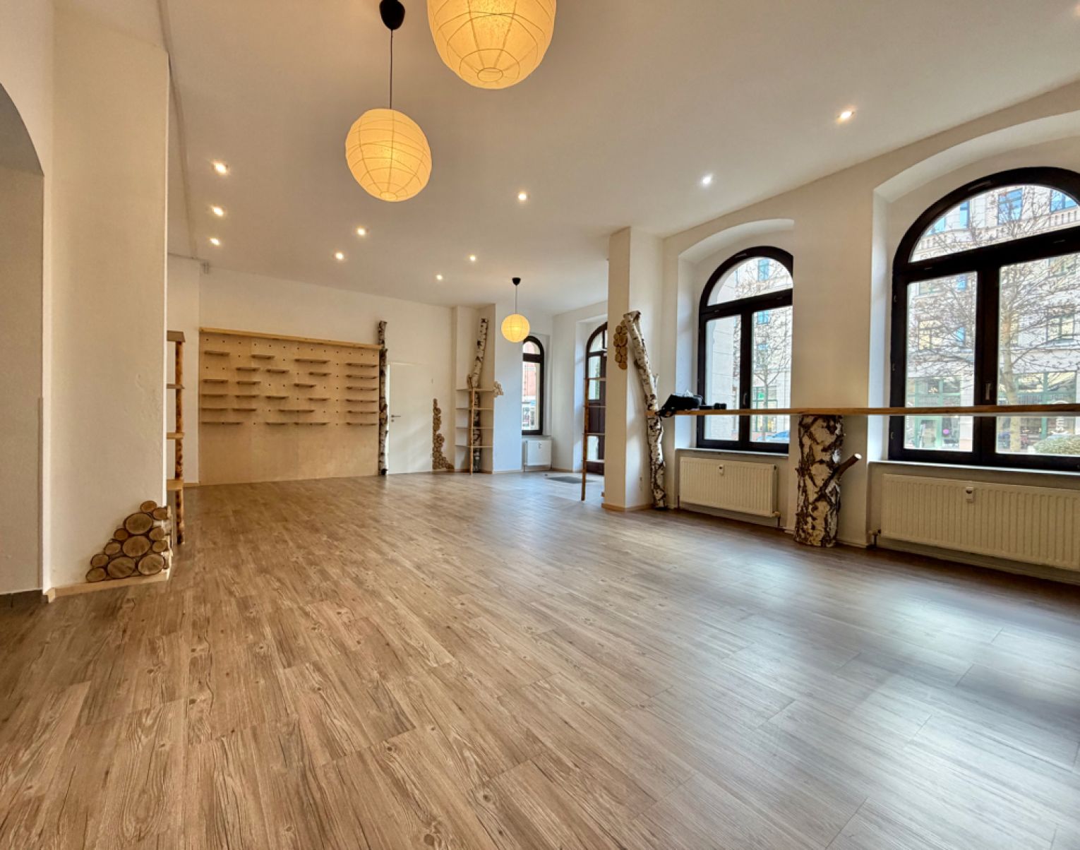 Gewerbe • Büro • Laden • auf dem Kaßberg • perfekt gelegen • Schaufenster • in Chemnitz •  zur Miete