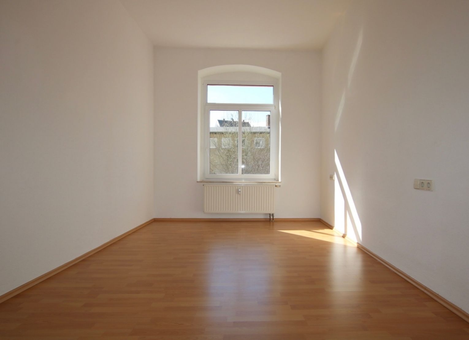 2 Zimmer • mit Küche • Laminatboden • Schlosschemnitz • Tageslichtbad mit Wanne • Jetzt besichtigen