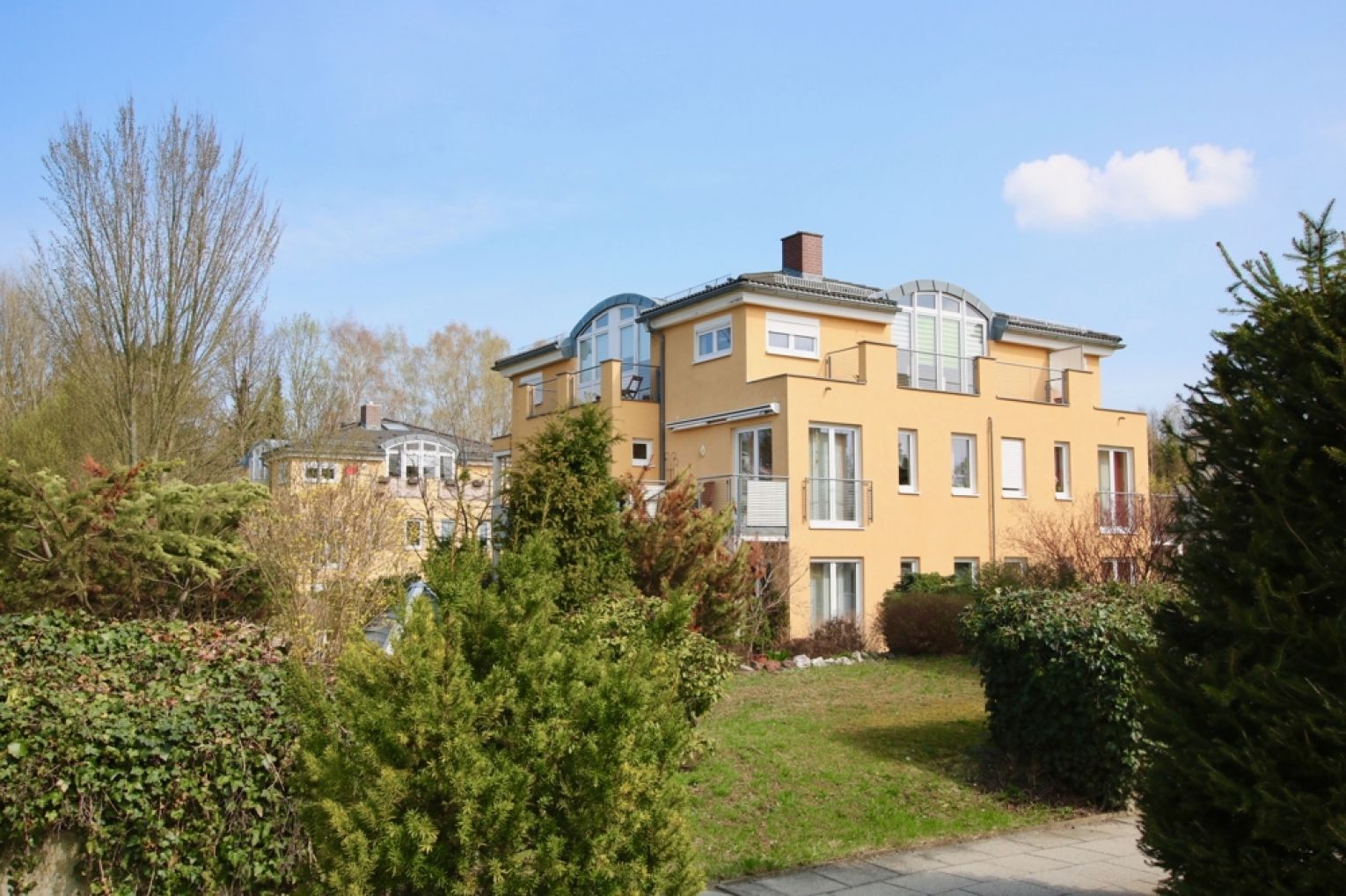 3 Zimmer • Eigentumswohnung • Rabenstein • 2 Balkone • Tiefgarage • Einbauküche • Top-Lage • Bad Neu