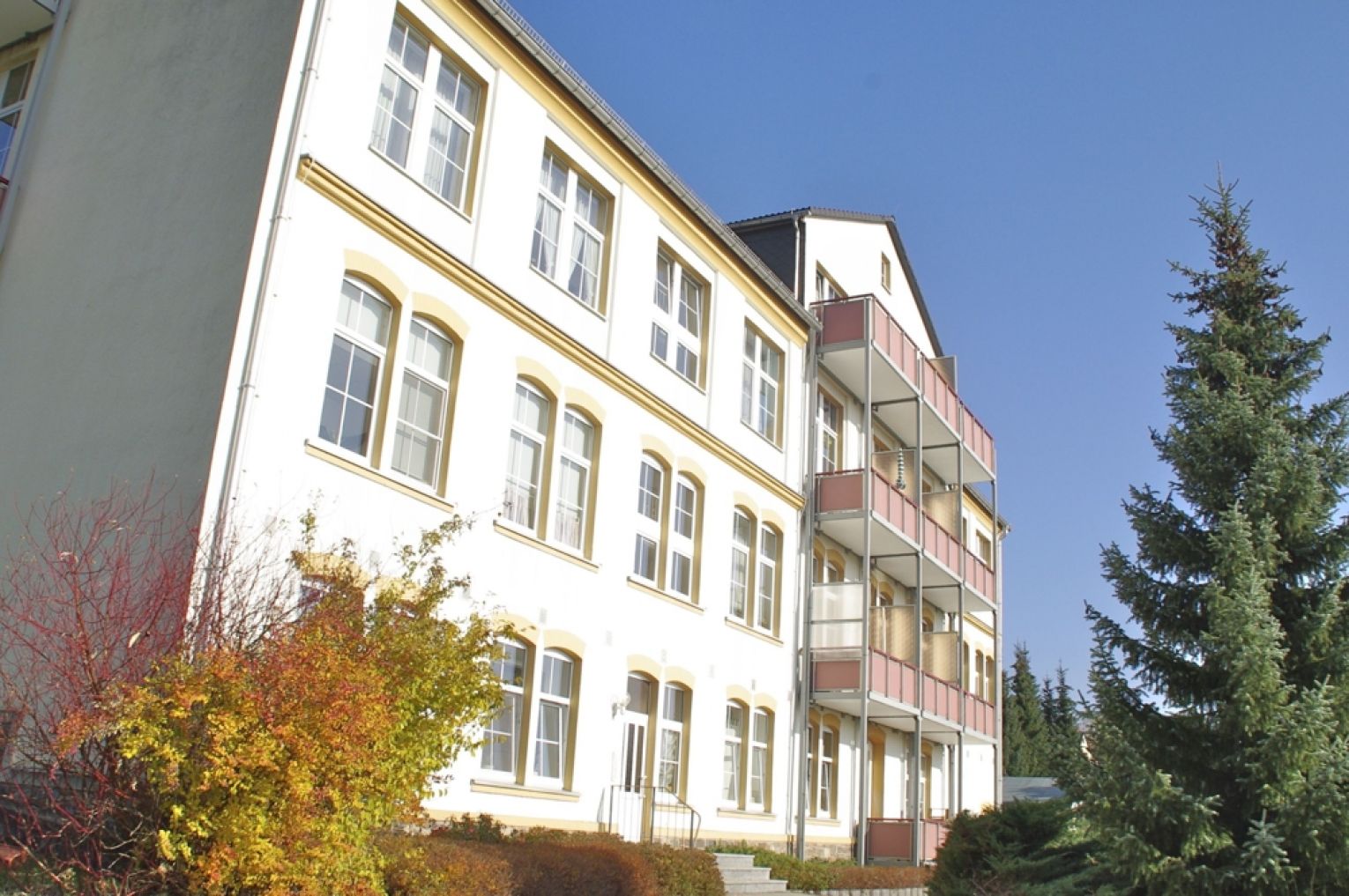 Balkon • 2 Zimmer • Grillecke • Stellplatz • nette Hausgemeinschaft • Wäscheboden • Anschauen ???