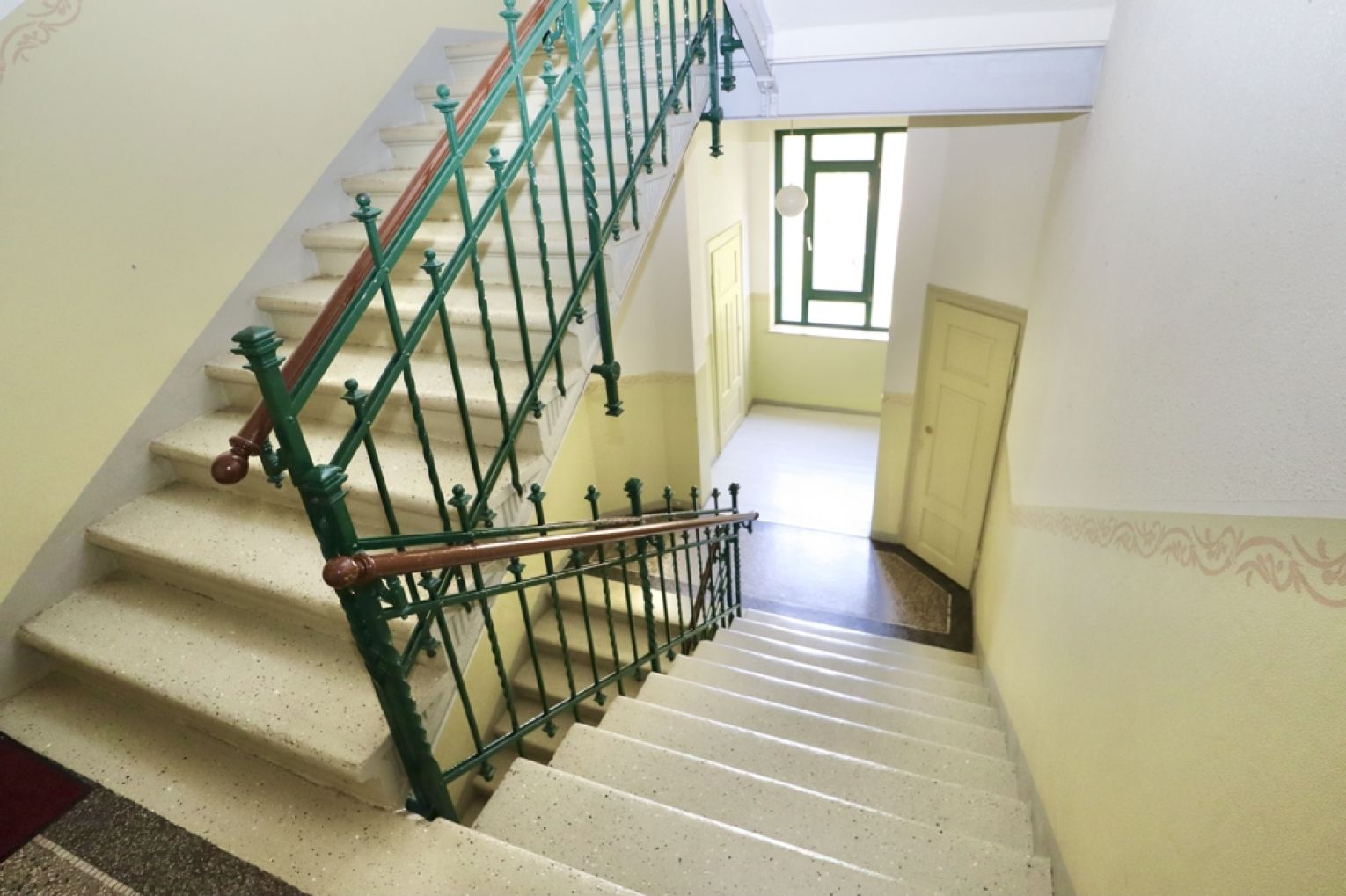 2 Zimmer • zur Miete • in Altendorf • mit Einbauküche • Dachgeschoss • schnell sein!