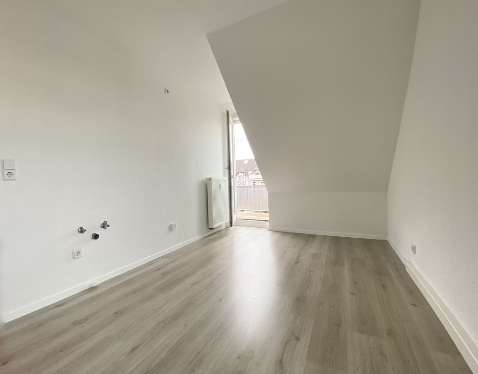 1 Zimmer • Dachgeschoss • mit Balkon • vermietet • Eigentumswohnung • in Chemnitz • Kappel
