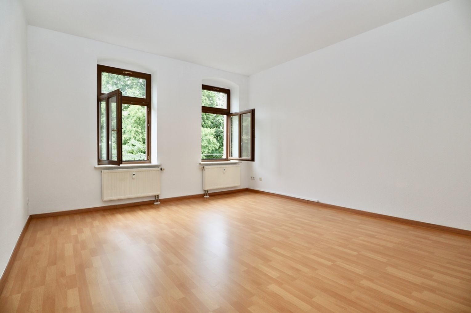 2-Raum Wohnung • Balkon • Schloßchemnitz • zur Miete • Tiefgarage • Wanne&Dusche • jetzt anrufen