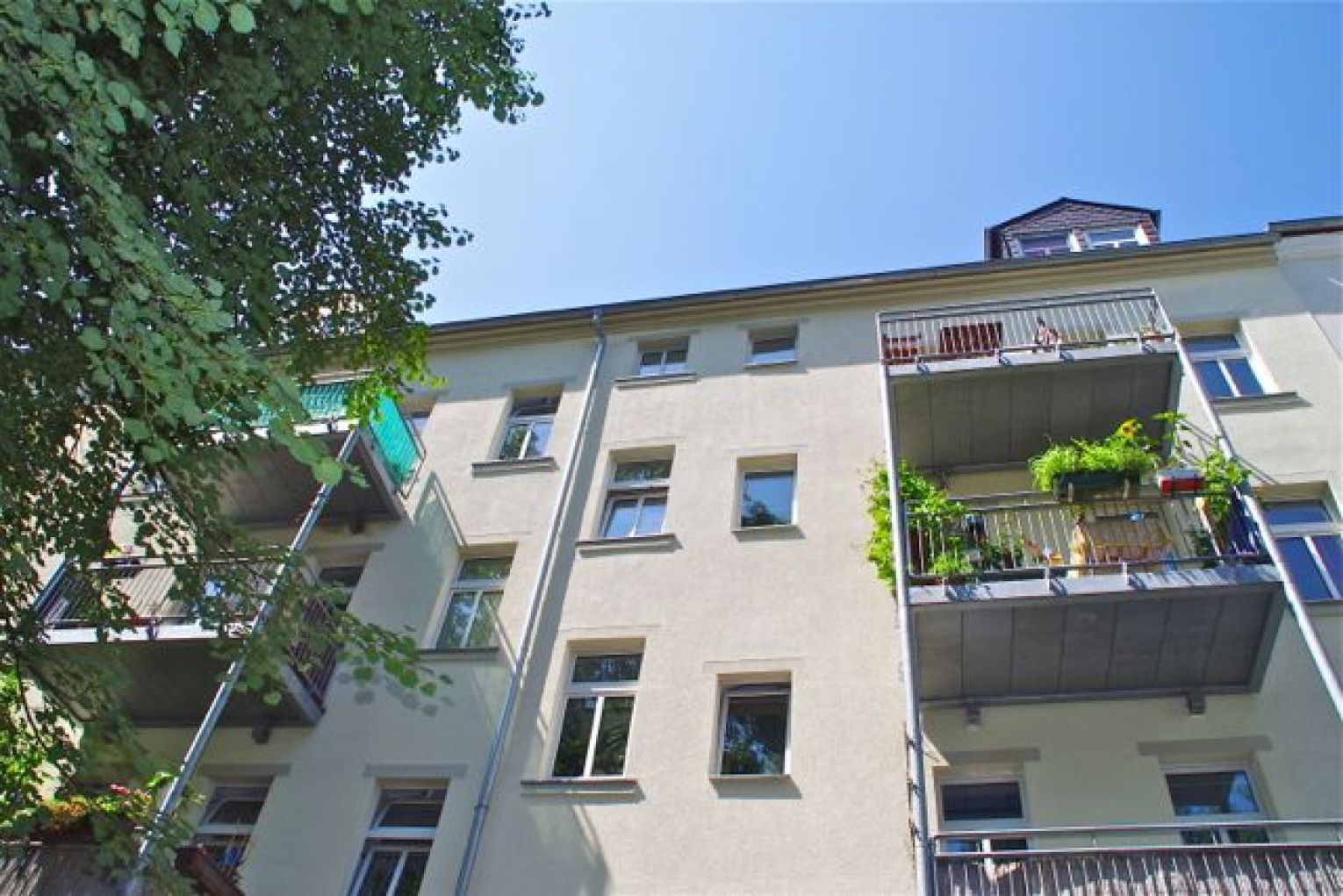 Lutherviertel • 3-Raum • Balkon • Laminat • ruhige Lage • gepflegtes saniertes Haus • Anschauen !?