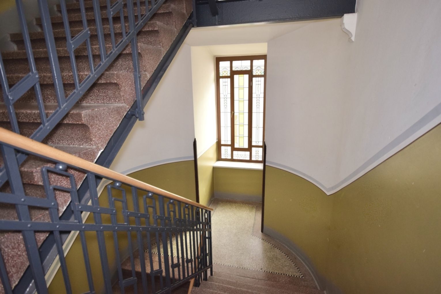 3-Zimmer • Wohnung • Laminat • City-Nähe • Balkon • Echtholztüren • Schloßteichnähe • Bad mit Wanne