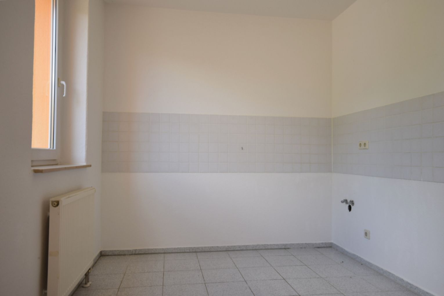 Apartment in Chemnitz • Dusche • ruhige Lage • Stellplatz • Nähe UNI • Laminat • 1-Raum • Anschauen!