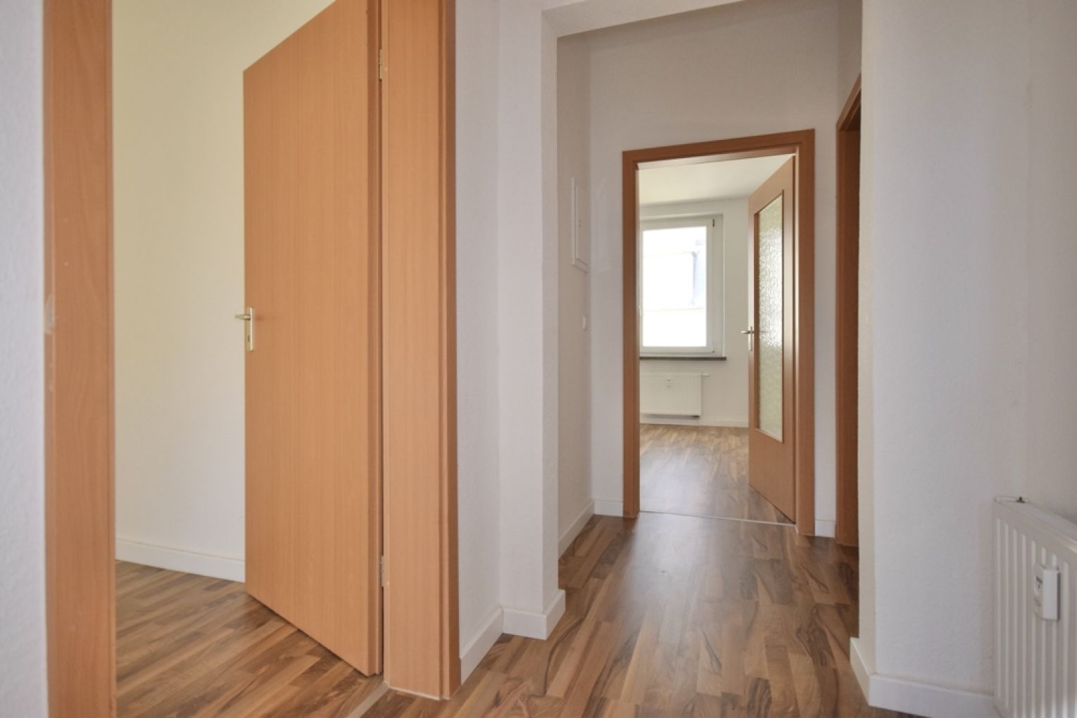2 Zimmer • kleine Küche • Balkon • innenliegendes Bad mit Wanne • jetzt günstig MIETEN !