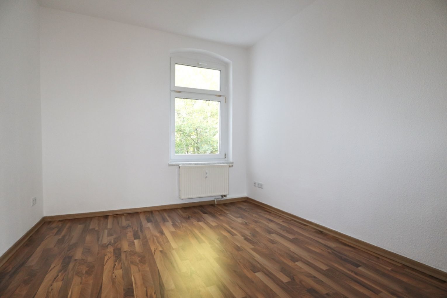 Gablenz • Einbauküche • 3-Raum Wohnung • ruhige Seitenstraße • zur Miete