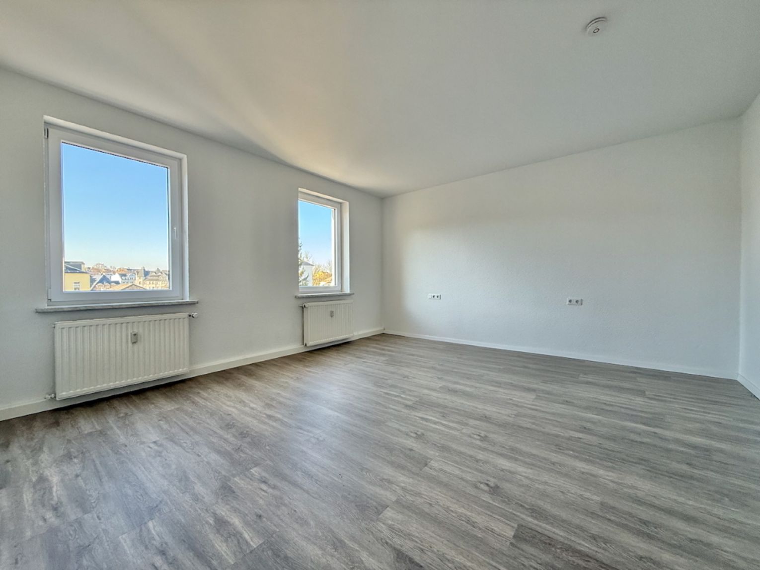 2 Zimmer • mit Einbauküche • neues Bad • in Limbach-Oberfrohna • zur Miete • jetzt anschauen!